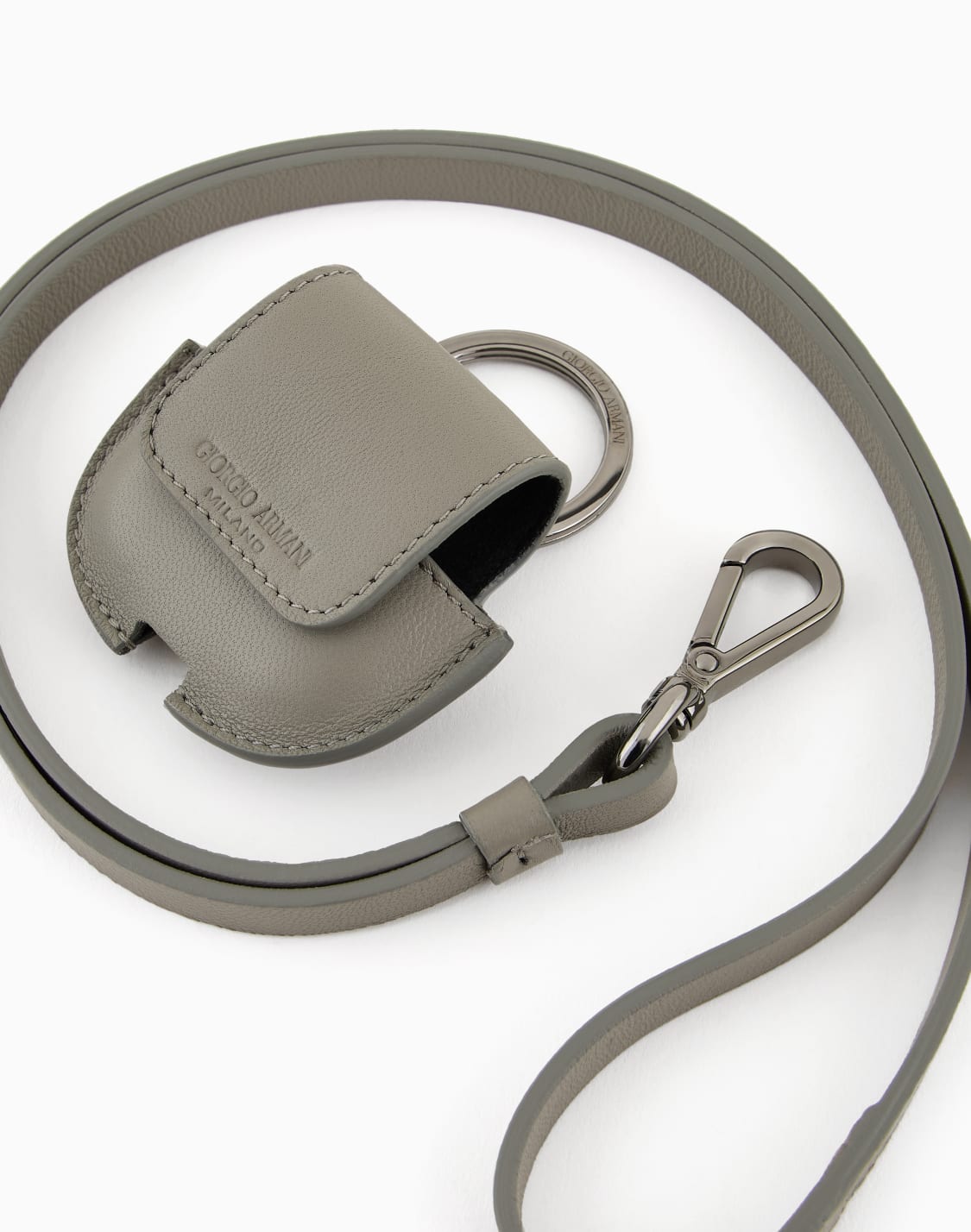 funda-de-piel-con-bandolera-para-airpods-beige--giorgio-armani