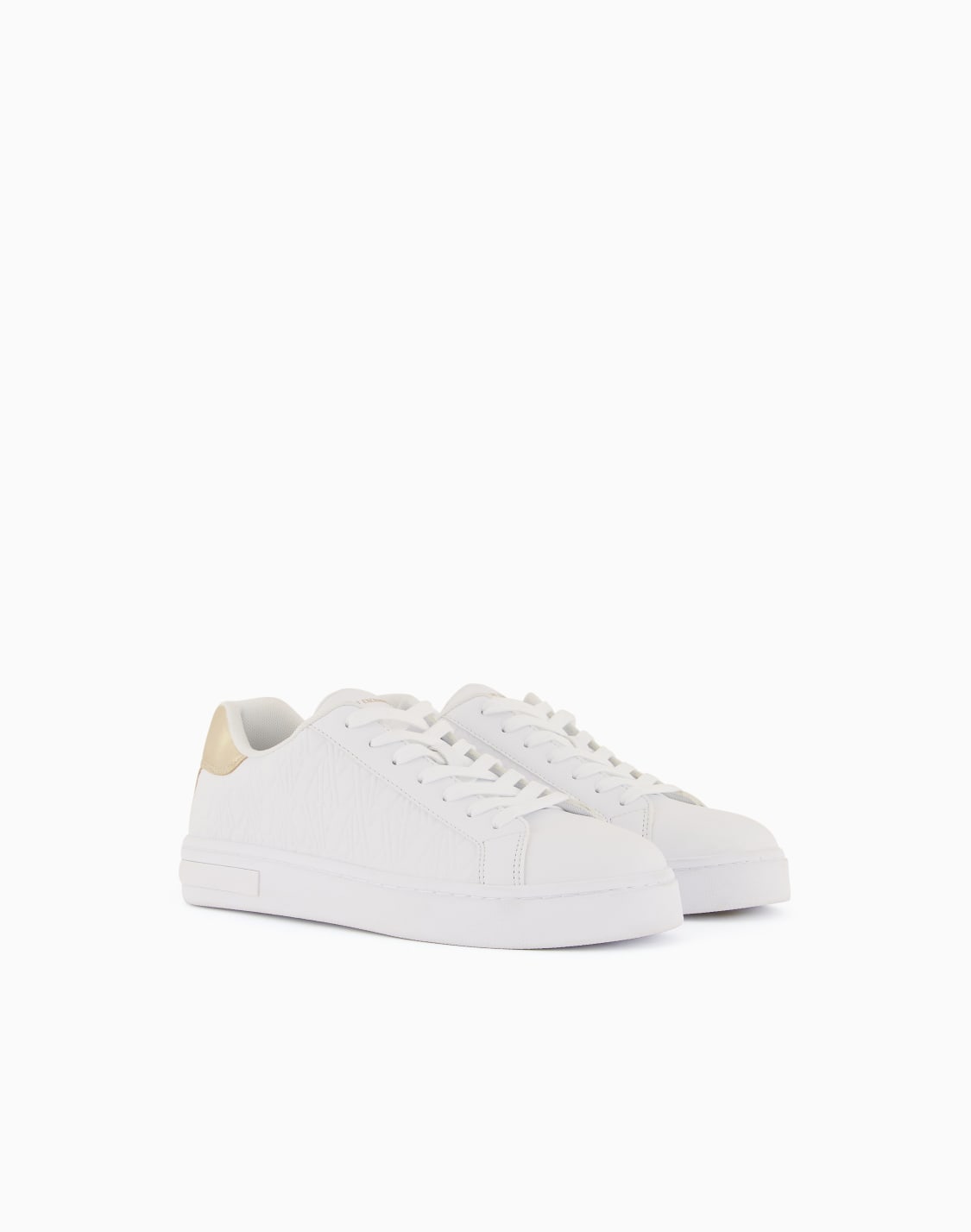 zapatillas-con-logo-bordado-tono-sobre-tono-y-detalle-metlico-blanco--armani-exchange