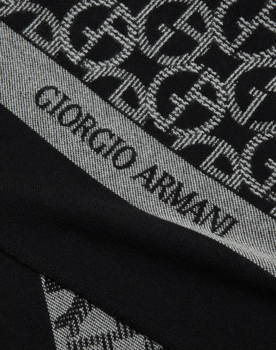 sciarpa-in-lana-jacquard-monogram-nero--giorgio-armani