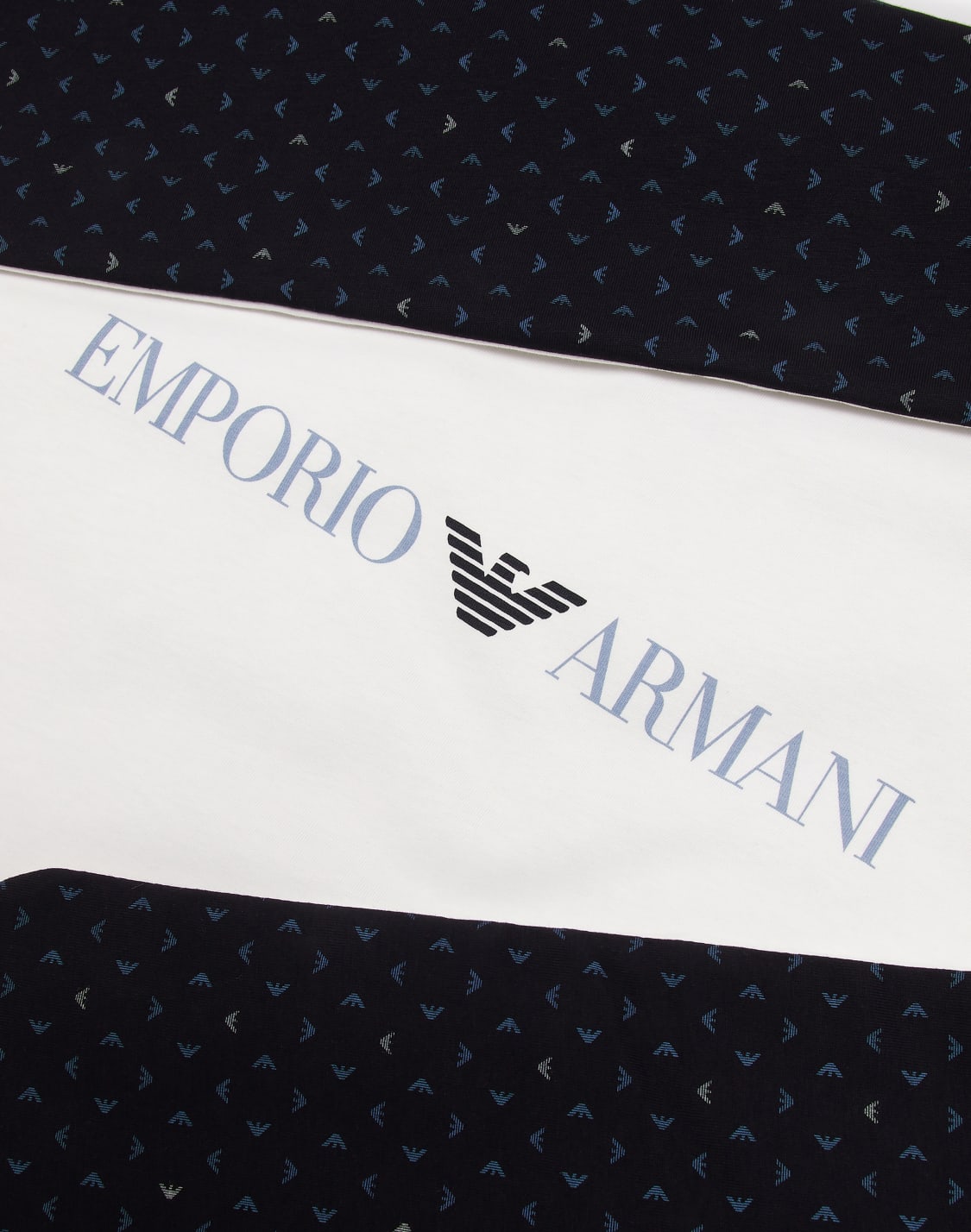manta-reversible-con-logotipo-y-estampado-de-guilas-con-efecto-ptico-azul--emporio-armani