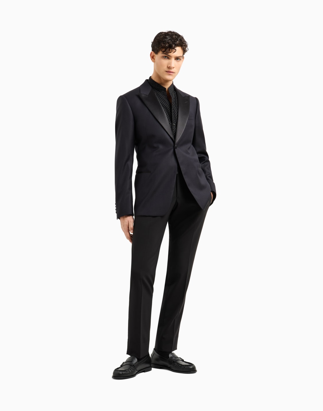 veste-de-smoking-coupe-slim-en-laine-vierge-jacquard-motif-chevron-bleu-marine--emporio-armani