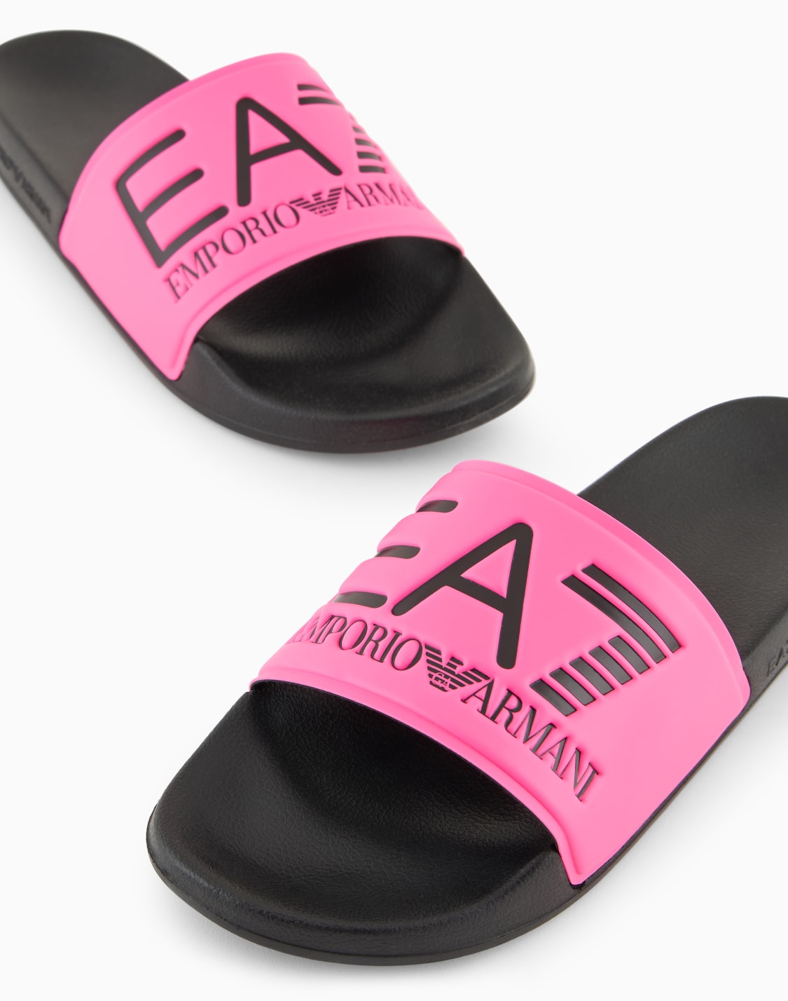slides-with-oversized-logo-black--ea7