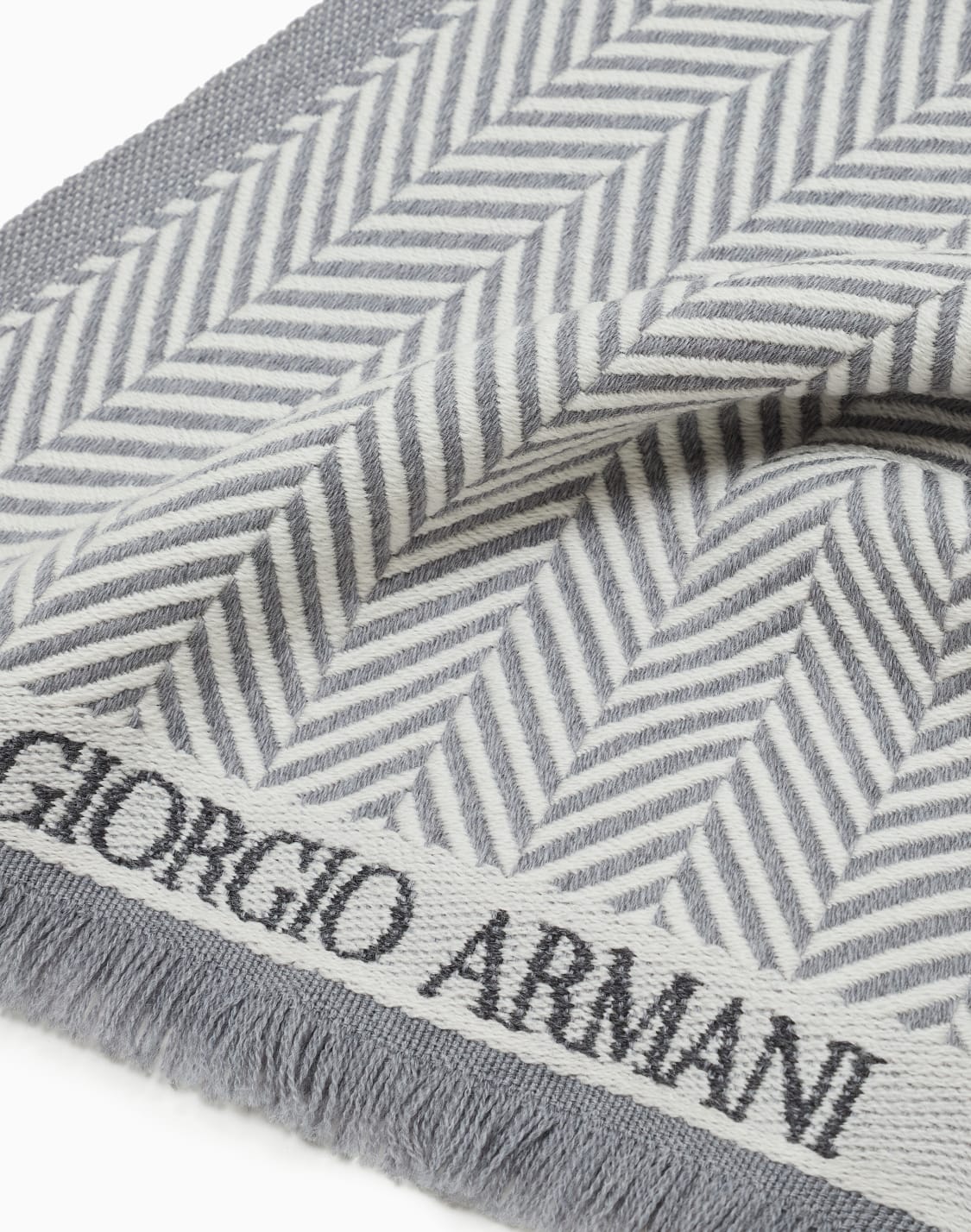 sciarpa-in-lana-jacquard-chevron-grigio--giorgio-armani