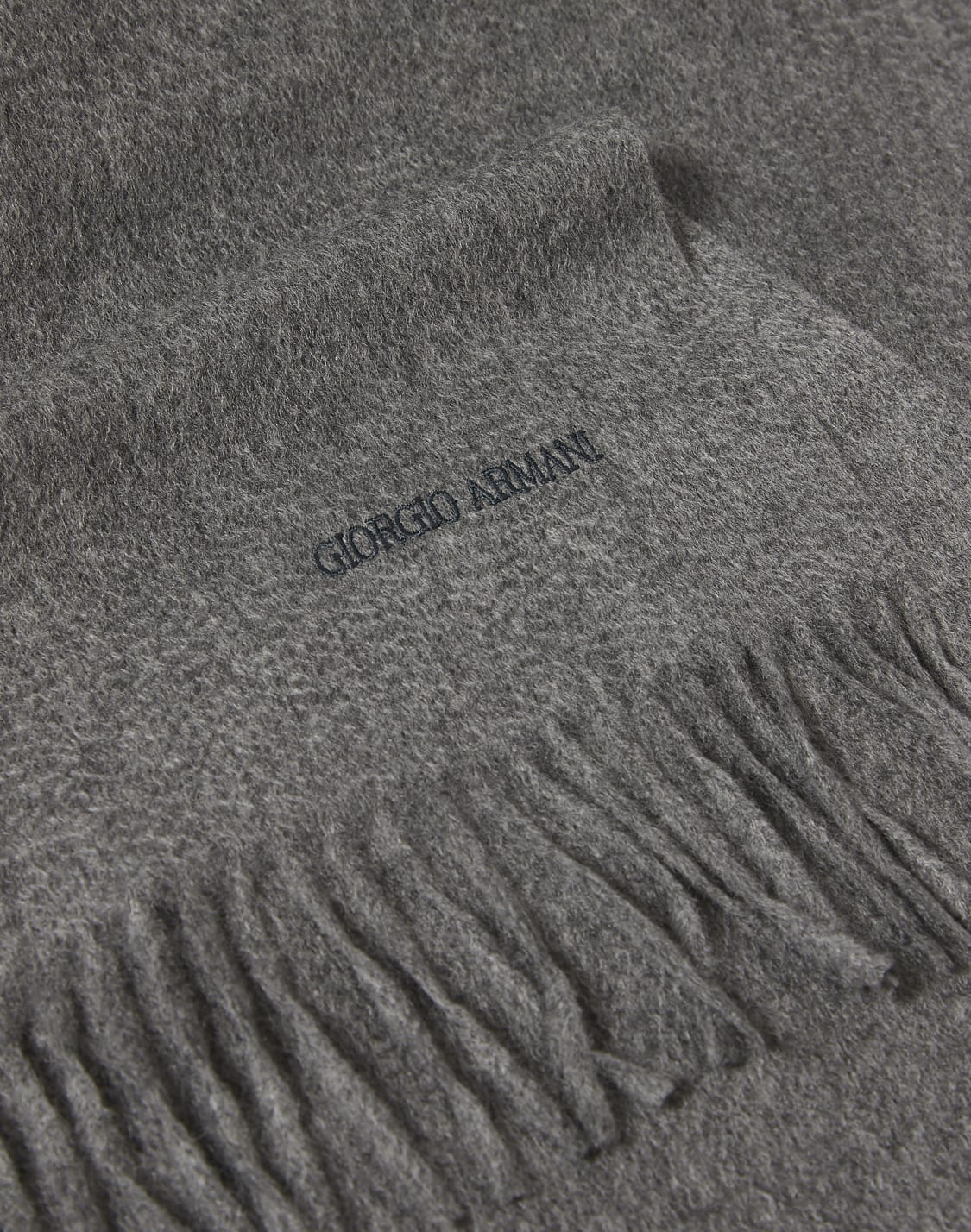 sciarpa-in-cashmere-tinta-unita-grigio--giorgio-armani