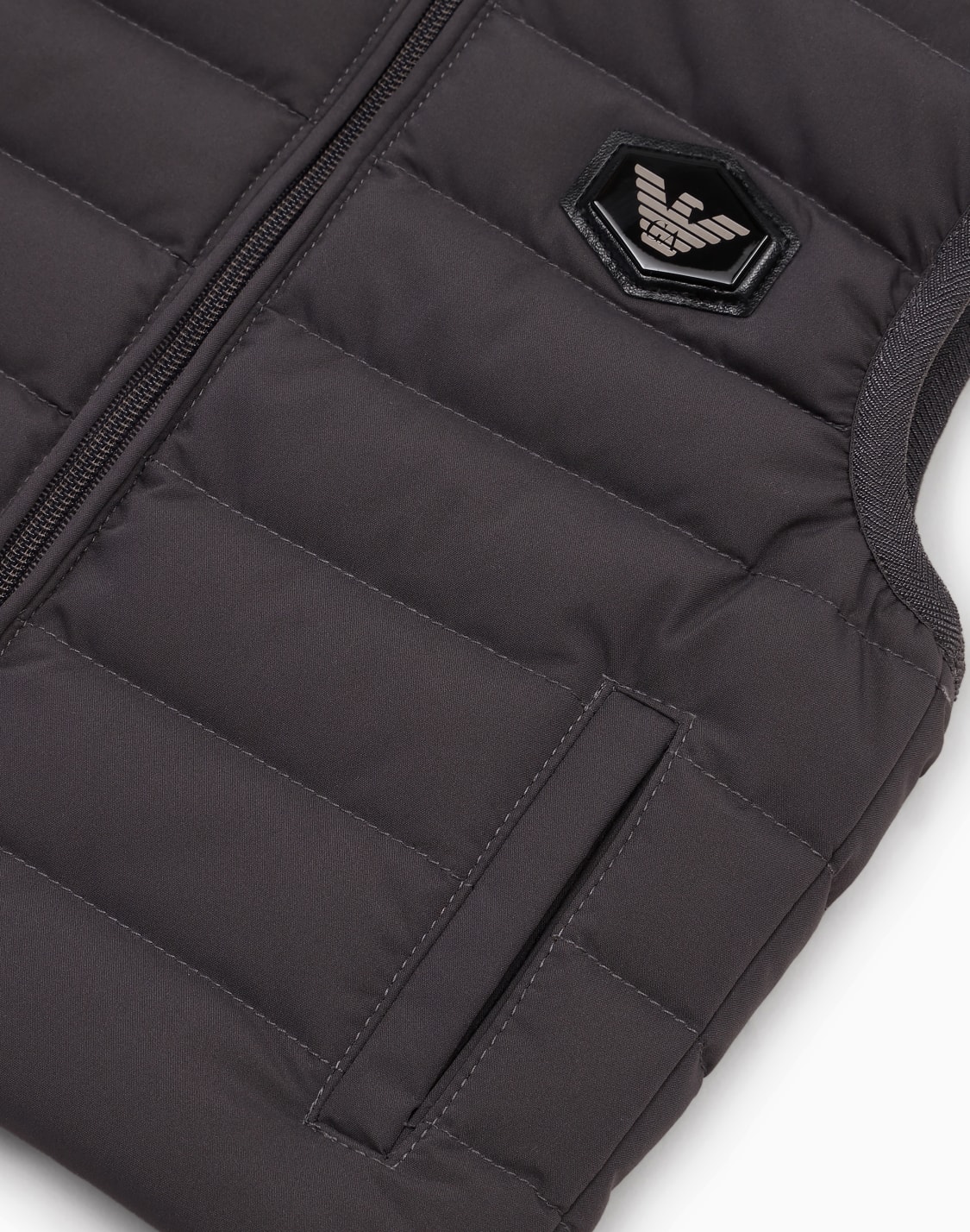 chaleco-de-plumas-de-nailon-acolchado-con-plumas-recicladas-gris--emporio-armani