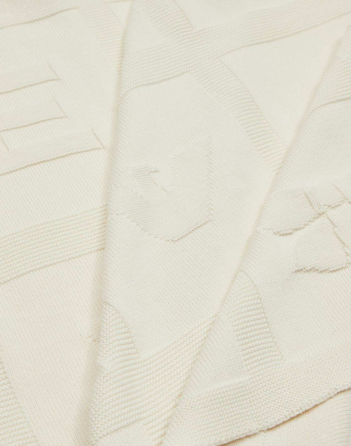 manta-con-logotipo-en-intarsia-y-motivo-tendresse-blanco--emporio-armani