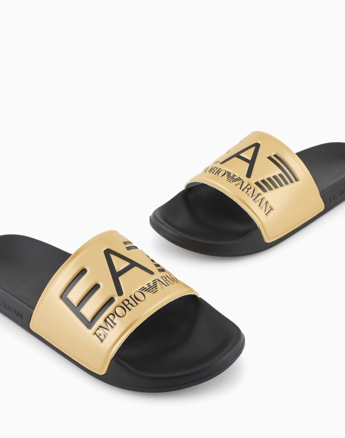 slides-with-oversized-logo-black--ea7