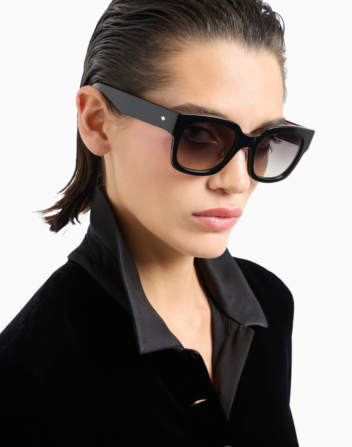 occhiali-da-sole-donna-forma-squadrata-nero--giorgio-armani