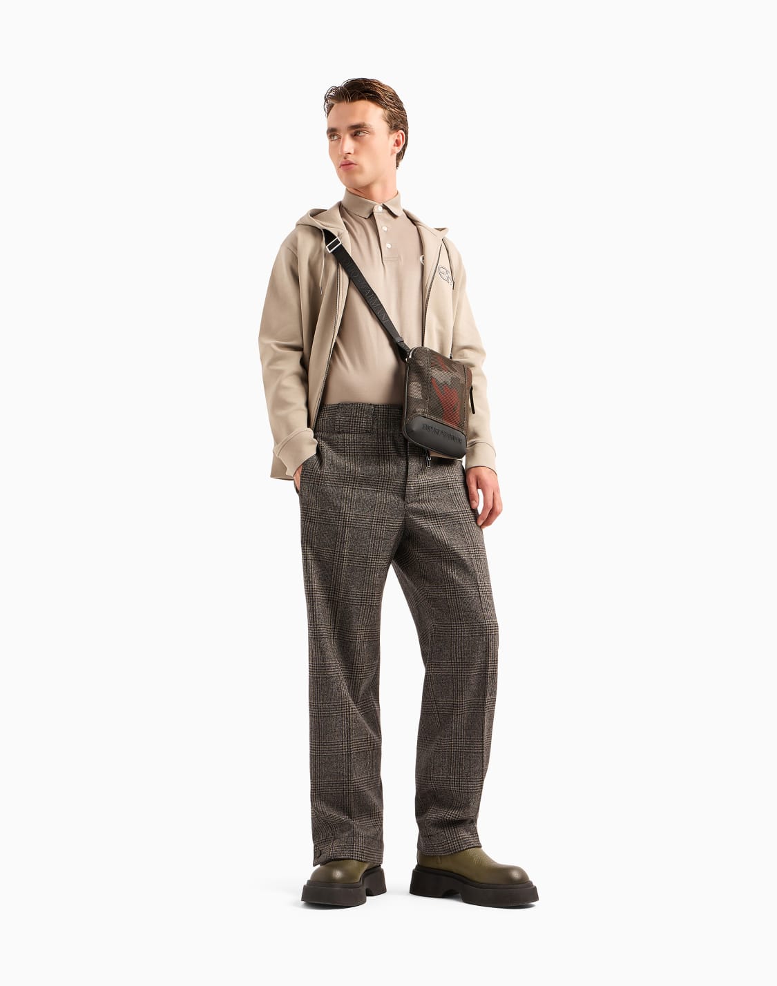 polo-en-punto-de-mezcla-de-lyocell-con-logotipo-ea-bordado-en-relieve-beige--emporio-armani
