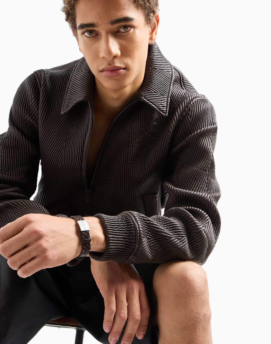 pulsera-con-correa-de-piel-negra-multicolor--emporio-armani