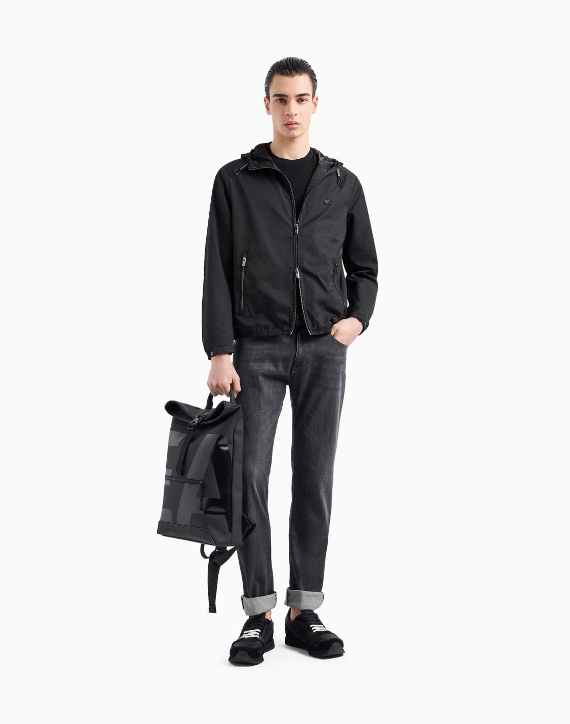 blouson-aus-wasserabweisendem-nylon-mit-kapuze-und-logoaufnher-schwarz--emporio-armani