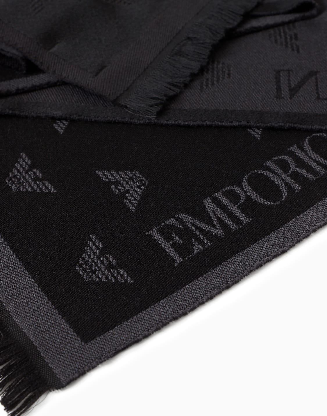 sciarpa-in-lana-con-aquila-jacquard-all-over-grigio--emporio-armani
