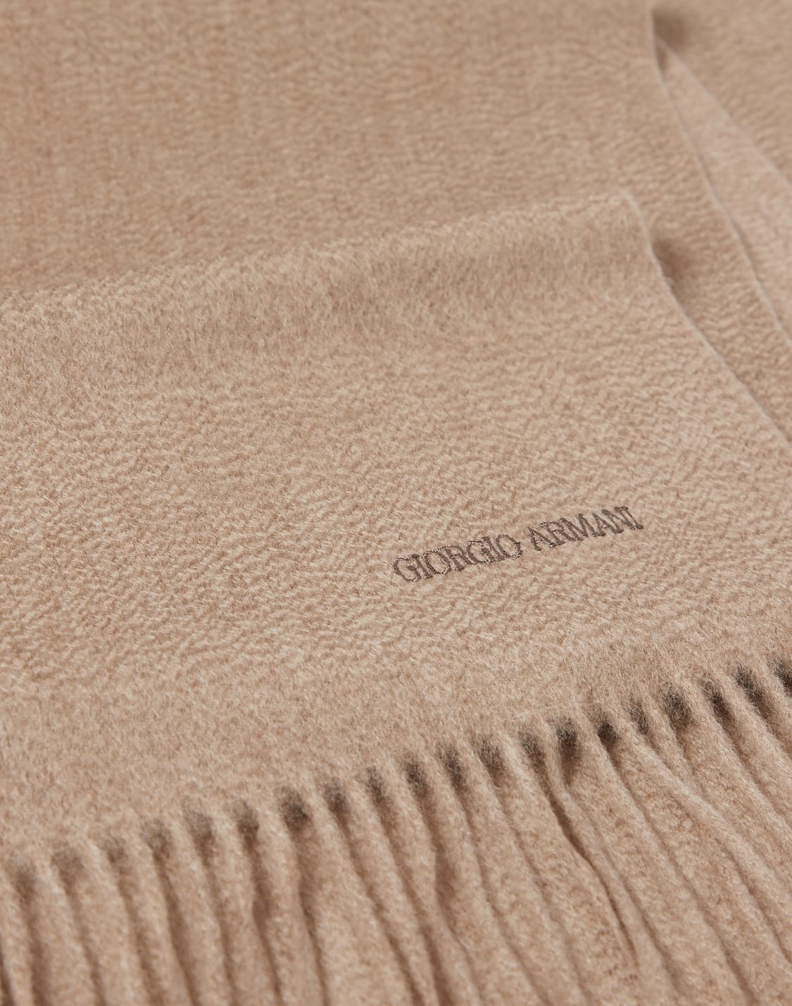 sciarpa-in-cashmere-tinta-unita-beige--giorgio-armani
