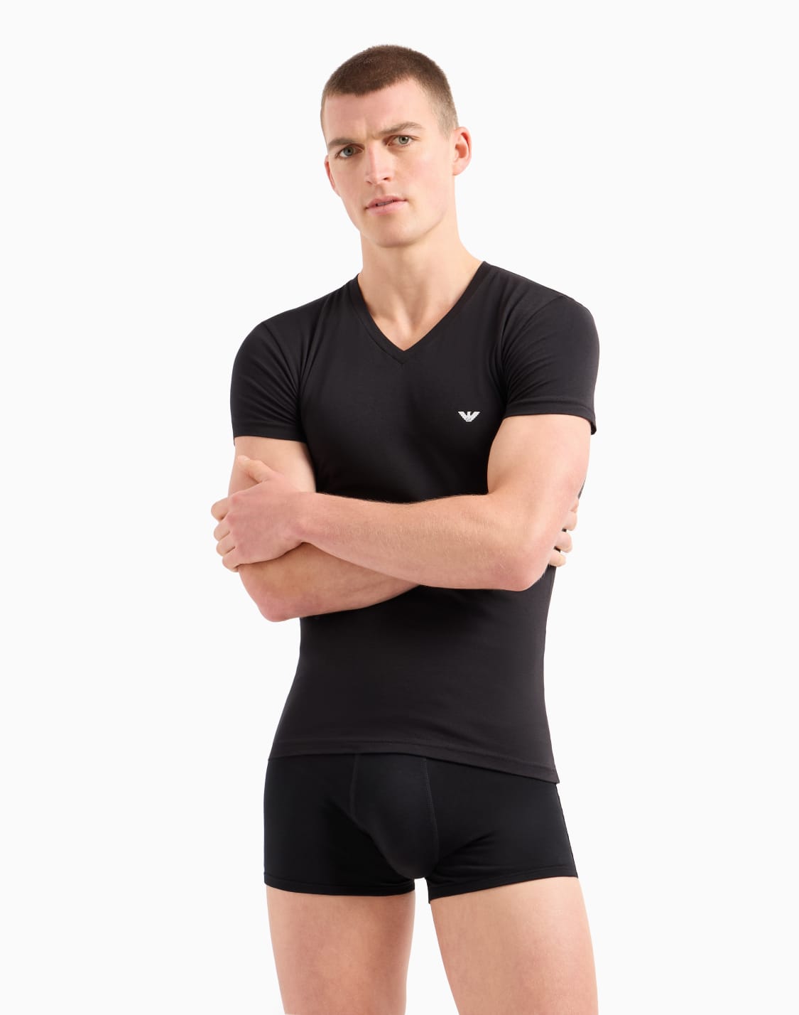 camiseta-interior-bsica-con-cuello-en-pico-negro--emporio-armani