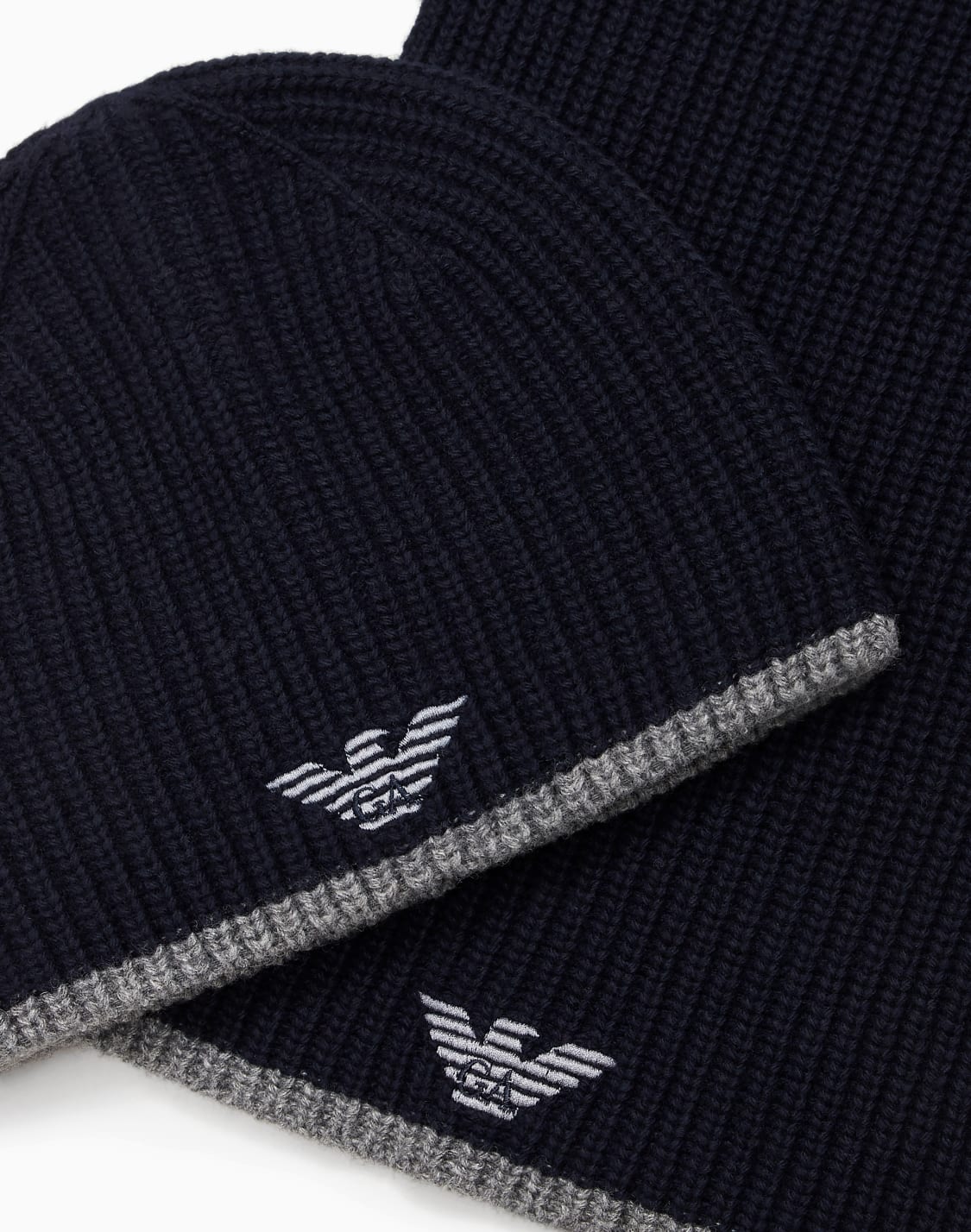 set-cappello-e-sciarpa-con-ricamo-aquila-blu-navy--emporio-armani