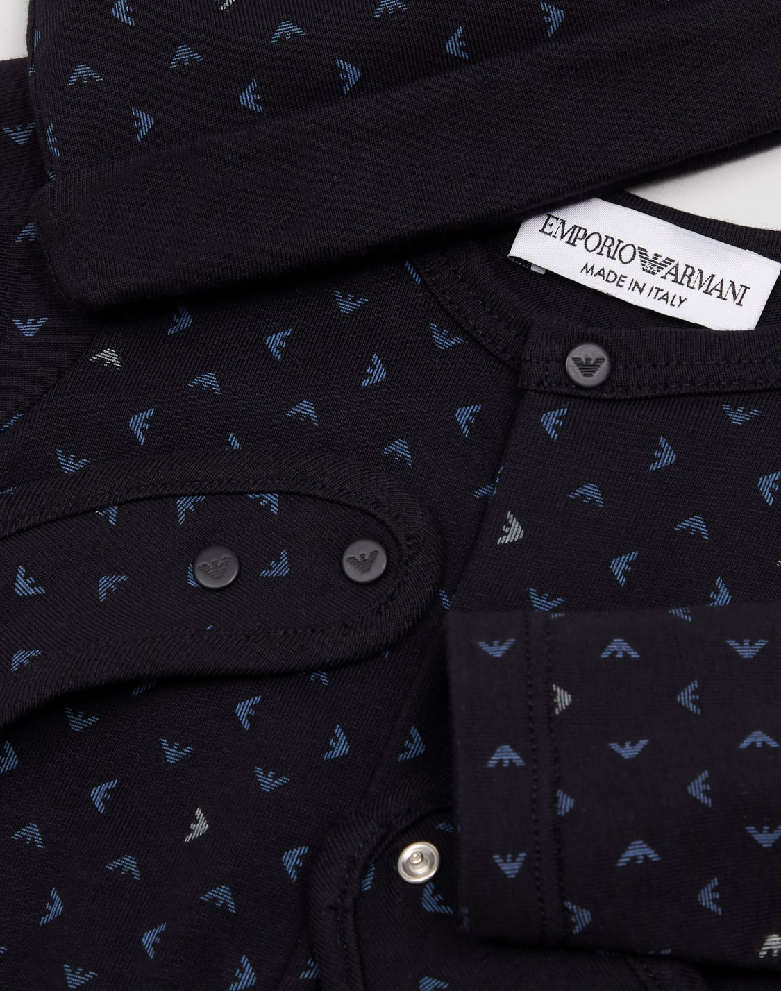 set-de-regalo-con-mono-babero-y-gorrito-con-motivo-integral-de-guila-con-efecto-ptico-azul--emporio-armani