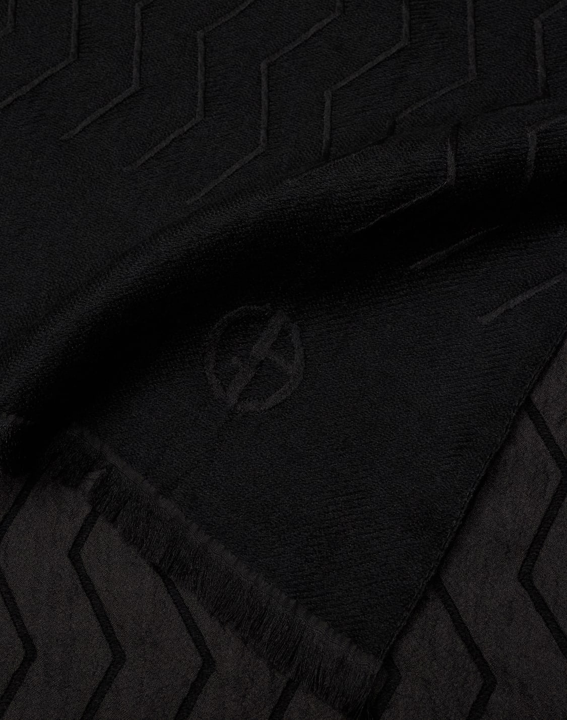 stola-in-seta-e-lana-vergine-jacquard-nero--giorgio-armani