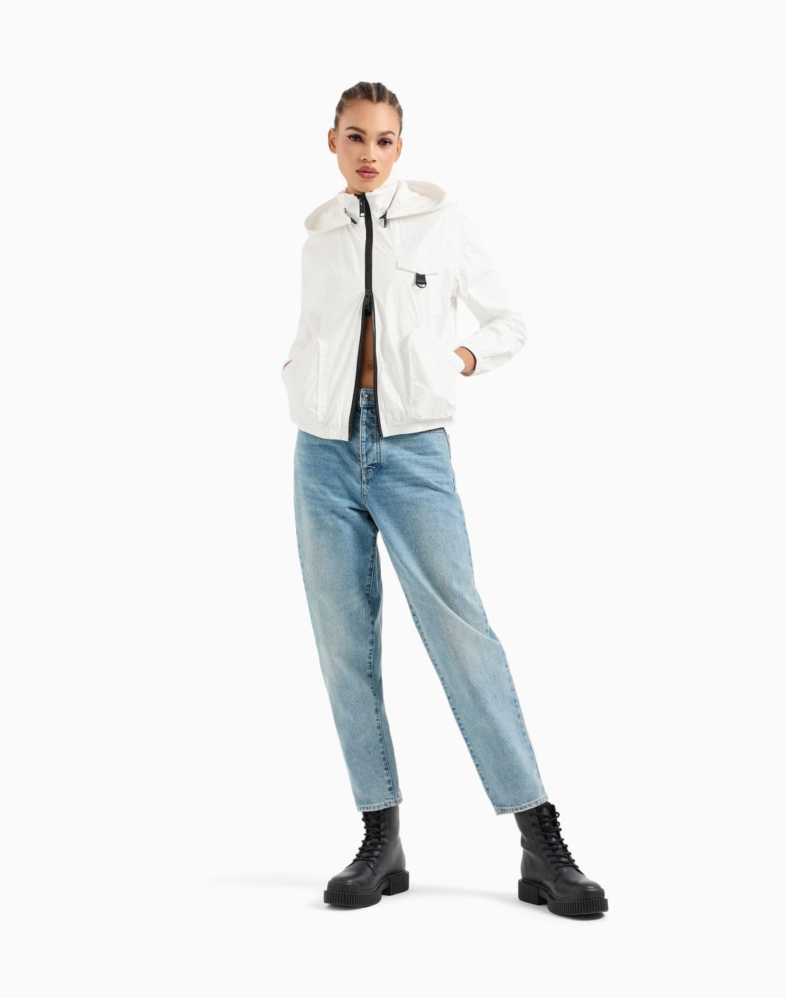 jean-coupe-carotte-j51-en-denim-rigide-avec-monogramme-brod-bleu--armani-exchange
