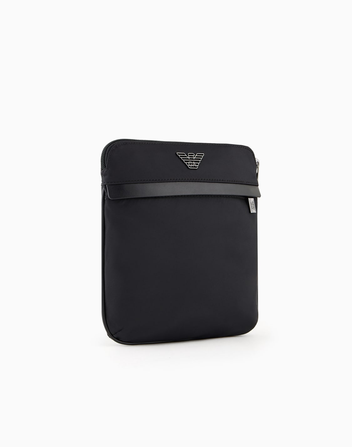 bandolera-plana-en-nailon-reciclado-armani-sustainability-values-negro--emporio-armani