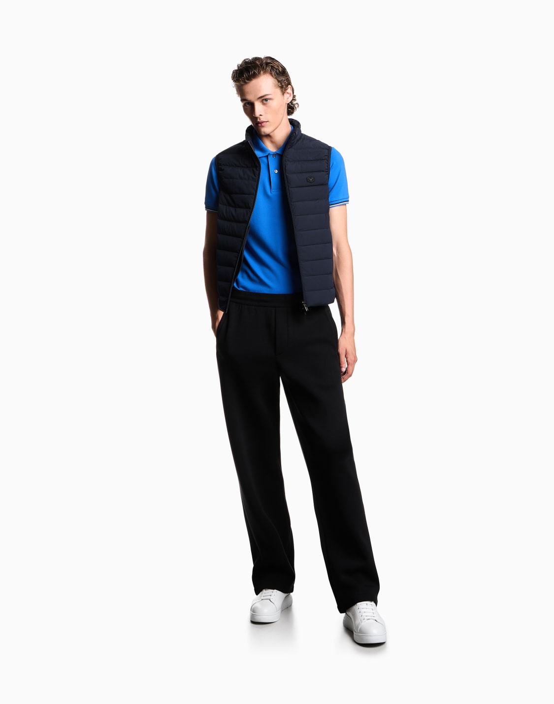 piumino-full-zip-smanicato-in-nylon-trapuntato-con-patch-logo-aquila-blu-navy--emporio-armani