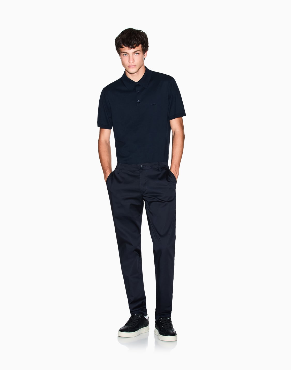 polo-de-piqu-con-detalles-en-contraste-azul-marino--armani-exchange