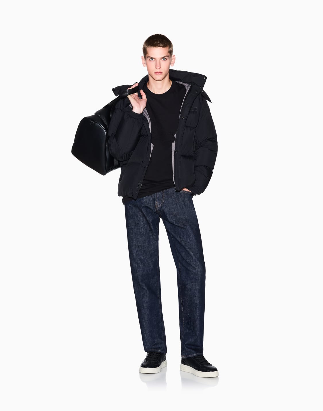 エンボススクエアロゴ-半袖クルネックtシャツ-ブラック--armani-exchange