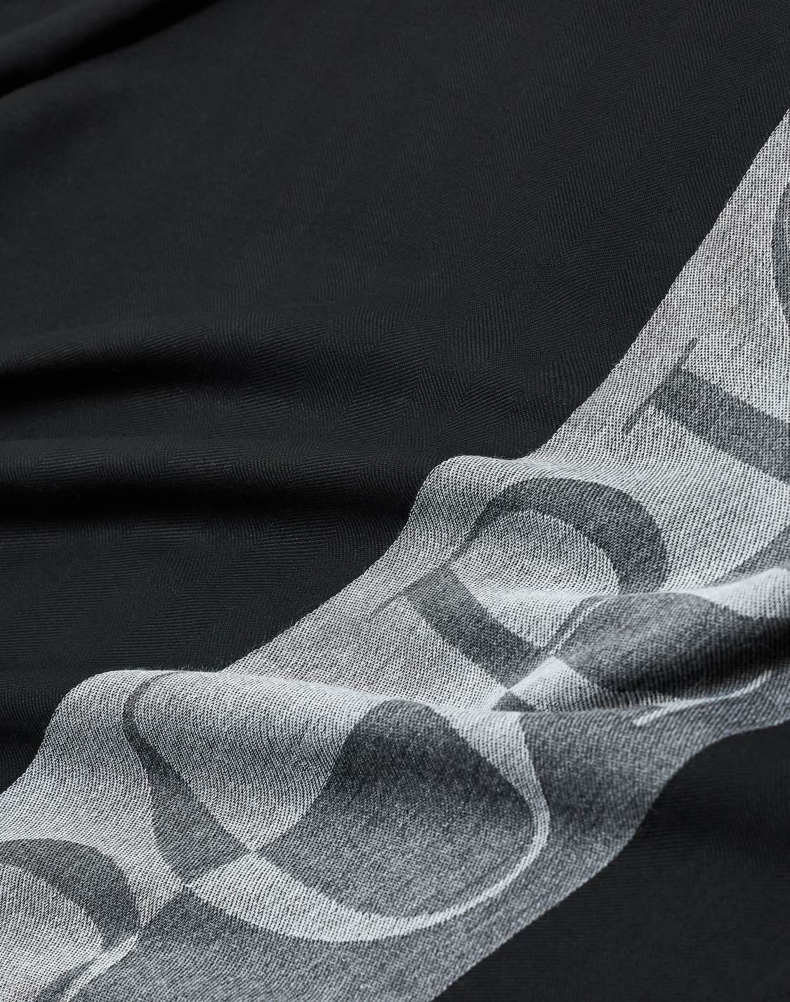 striped-scarf-with-oversized-logo-black--emporio-armani