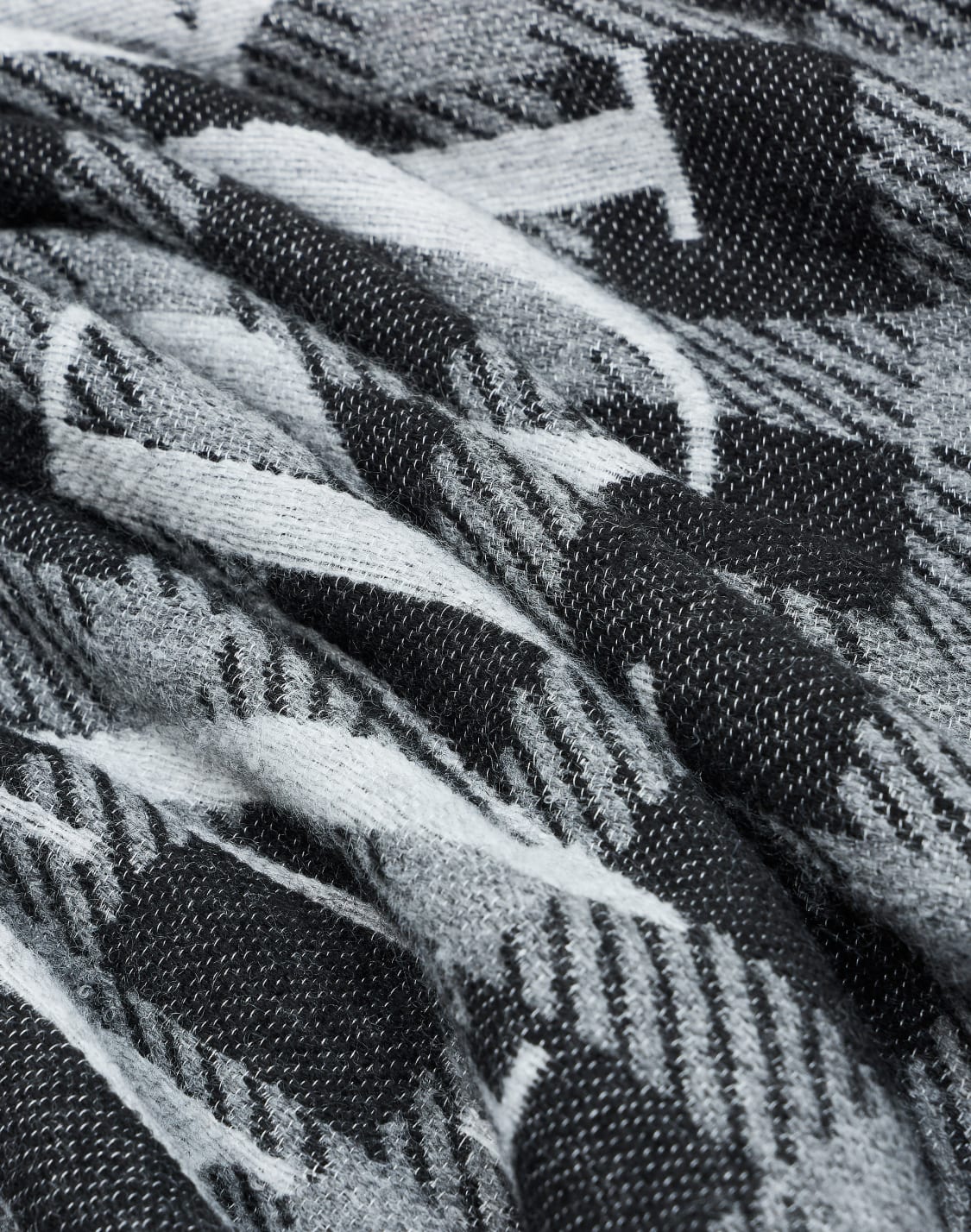 scarf-with-check-motif-and-logo-black--emporio-armani