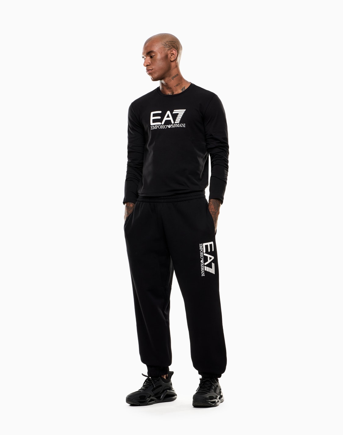 visibility-long-sleeved-t-shirt-in-cotton-stretch-jersey-black--ea7