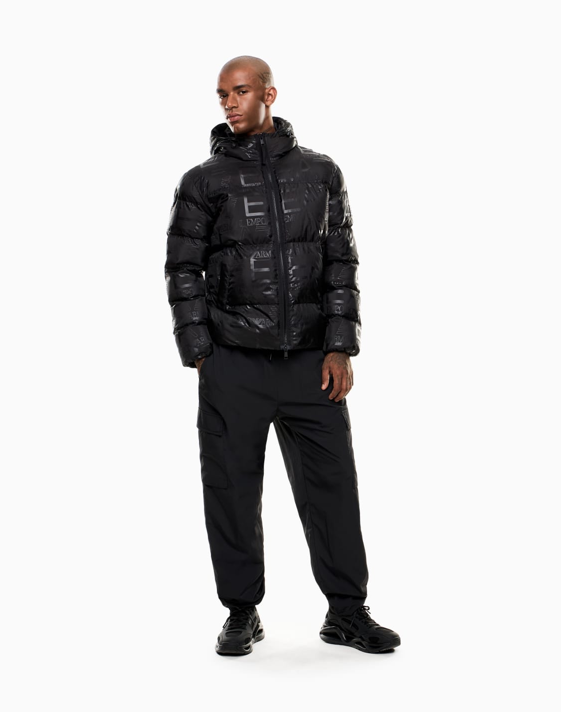 veste-matelasse-avec-capuche-et-logo-imprim-all-over-noir--ea7