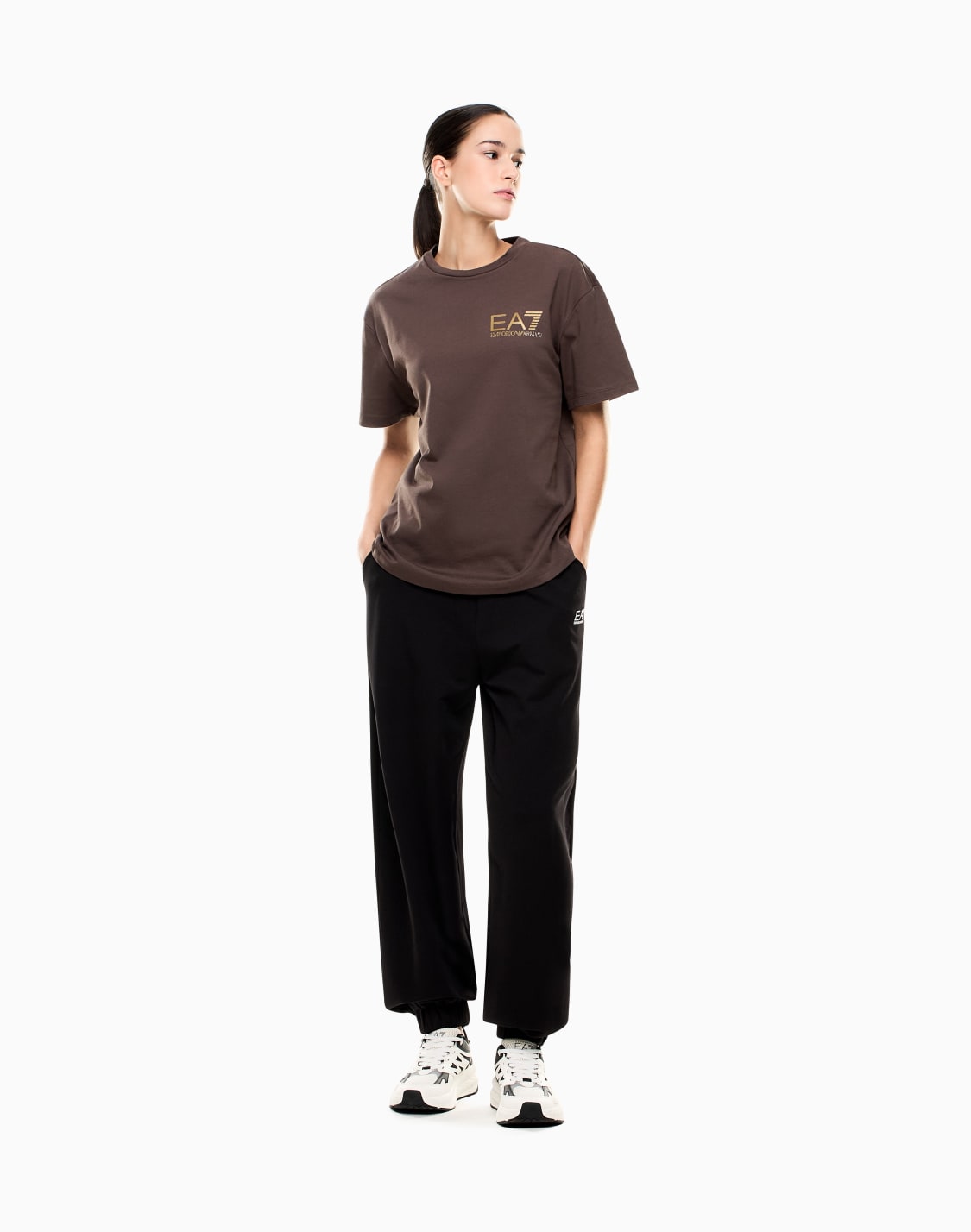 t-shirt-ras-du-cou-logo-series-en-coton-marron--ea7