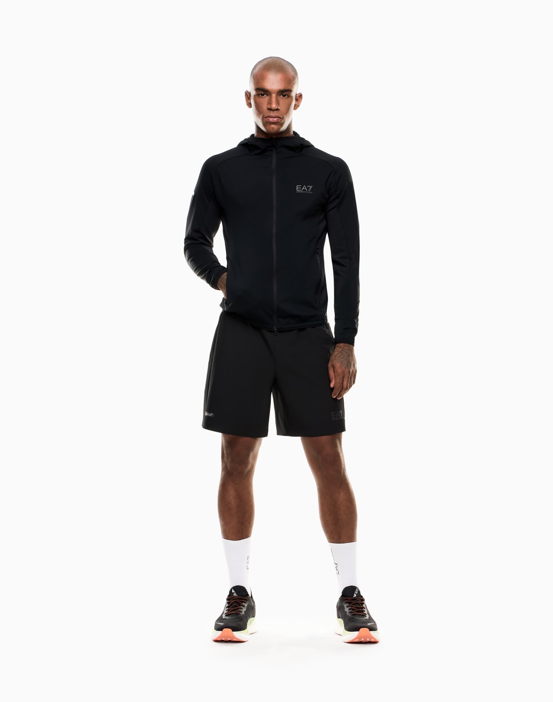 dynamic-athlete-hooded-sweatshirt-in-vigor7-technical-fabric-black--ea7