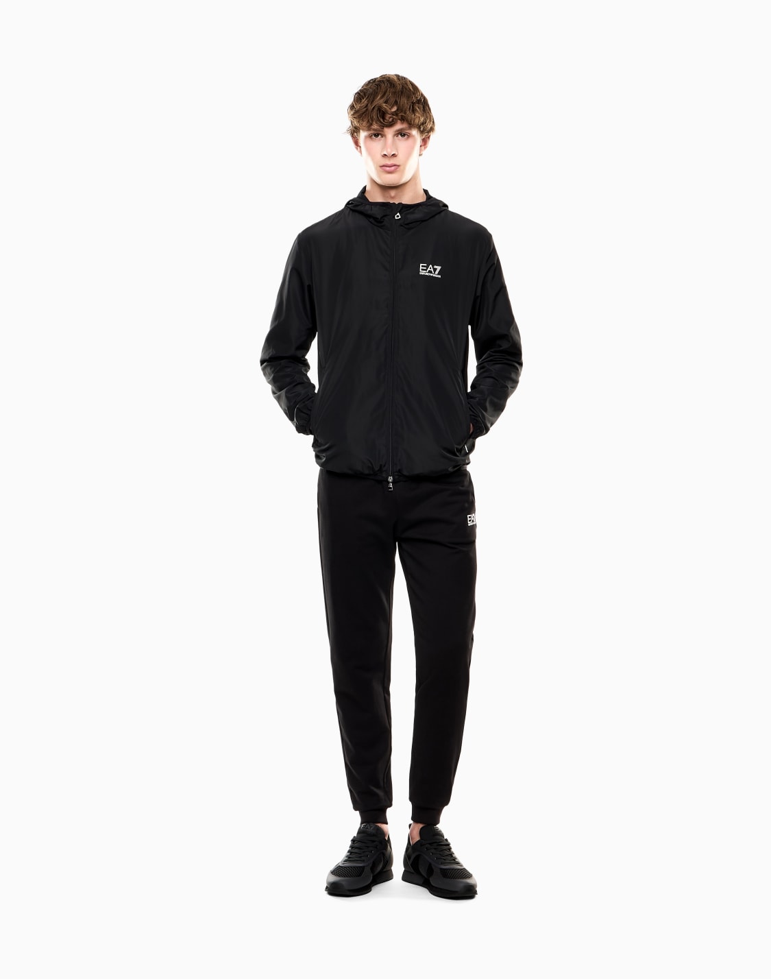 bomber-con-capucha-de-tejido-reciclado-core-identity-negro--ea7