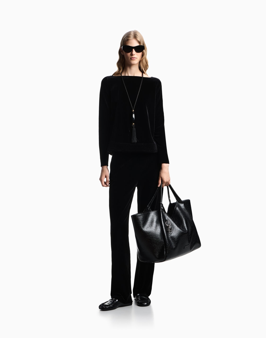 sweat-shirt-encolure-bateau-en-chenille-stretch-noir--emporio-armani