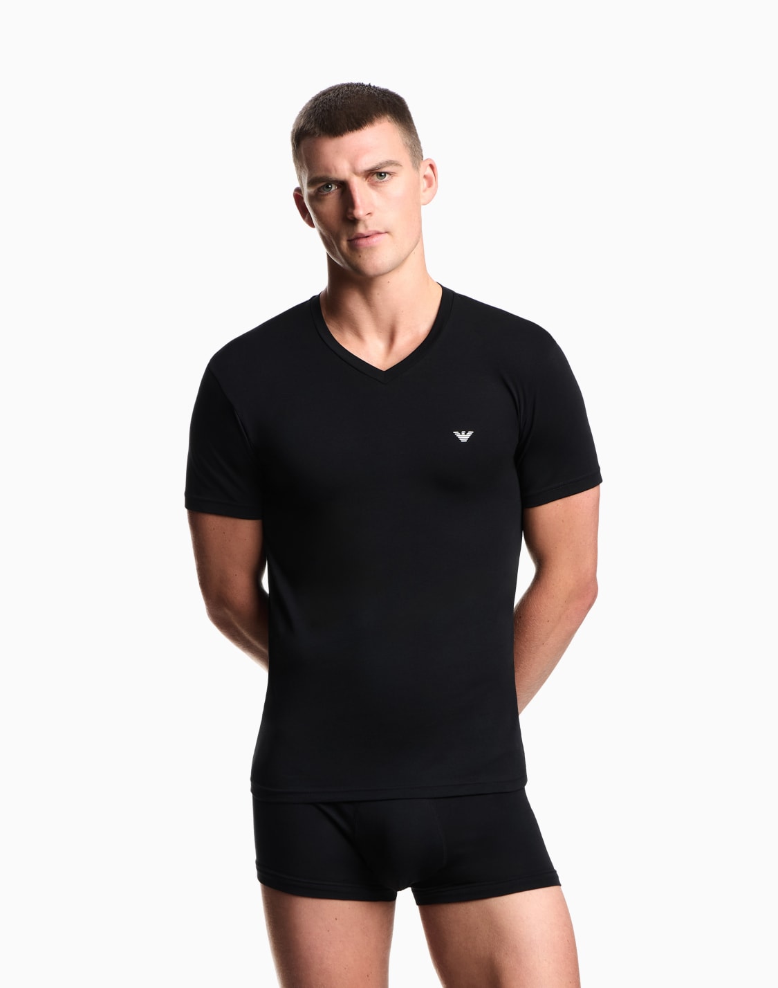 t-shirt-de-dtente-encolure-en-v-et-coupe-ajuste-en-jersey-stretch-noir--emporio-armani