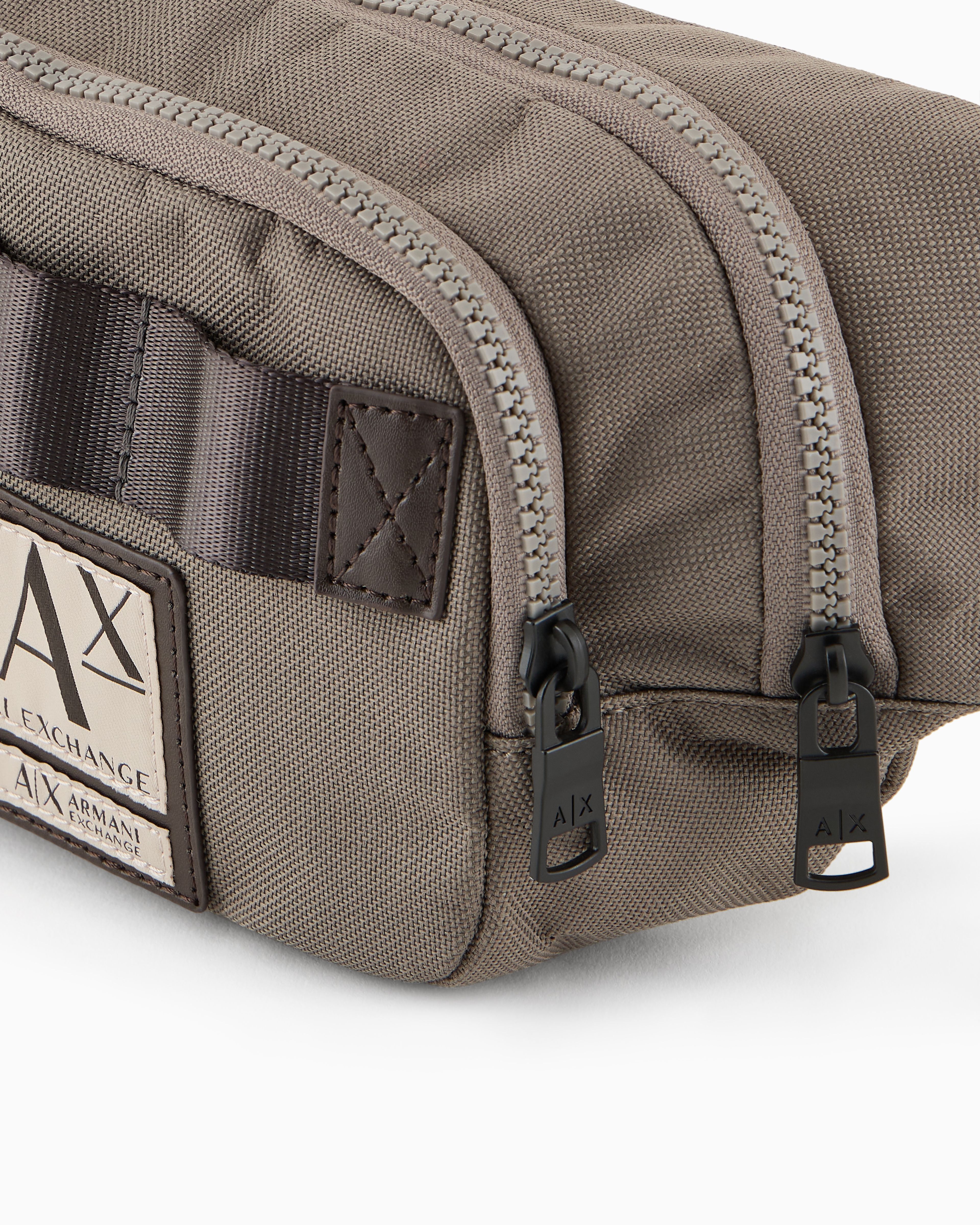Giorgio Armani デカバッグ GIORGIO ARMANIの人気のアイコンバッグ 「Giorgio Armani la