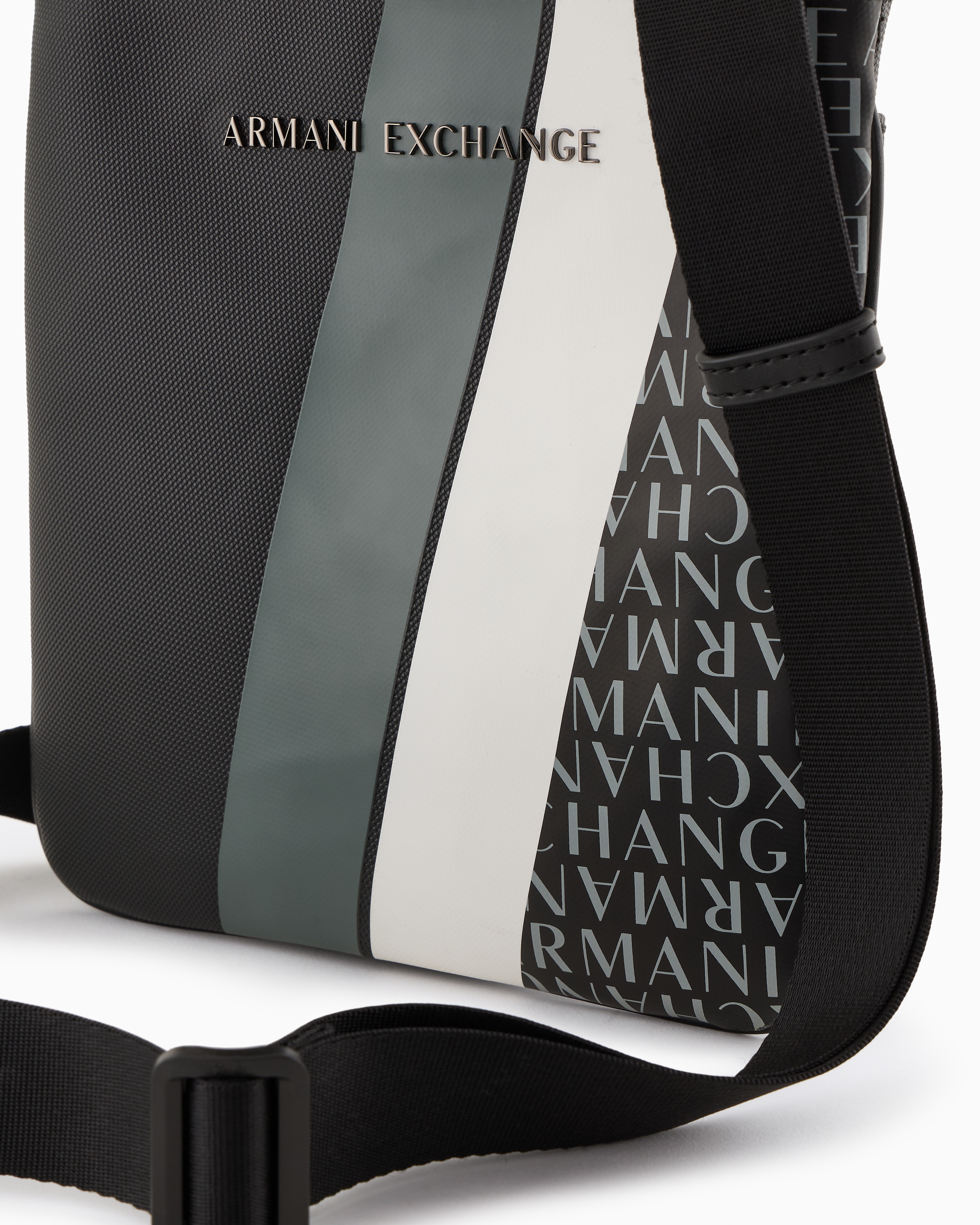 モノグラム×ストライプ フラットショルダーバッグ | Armani Exchange