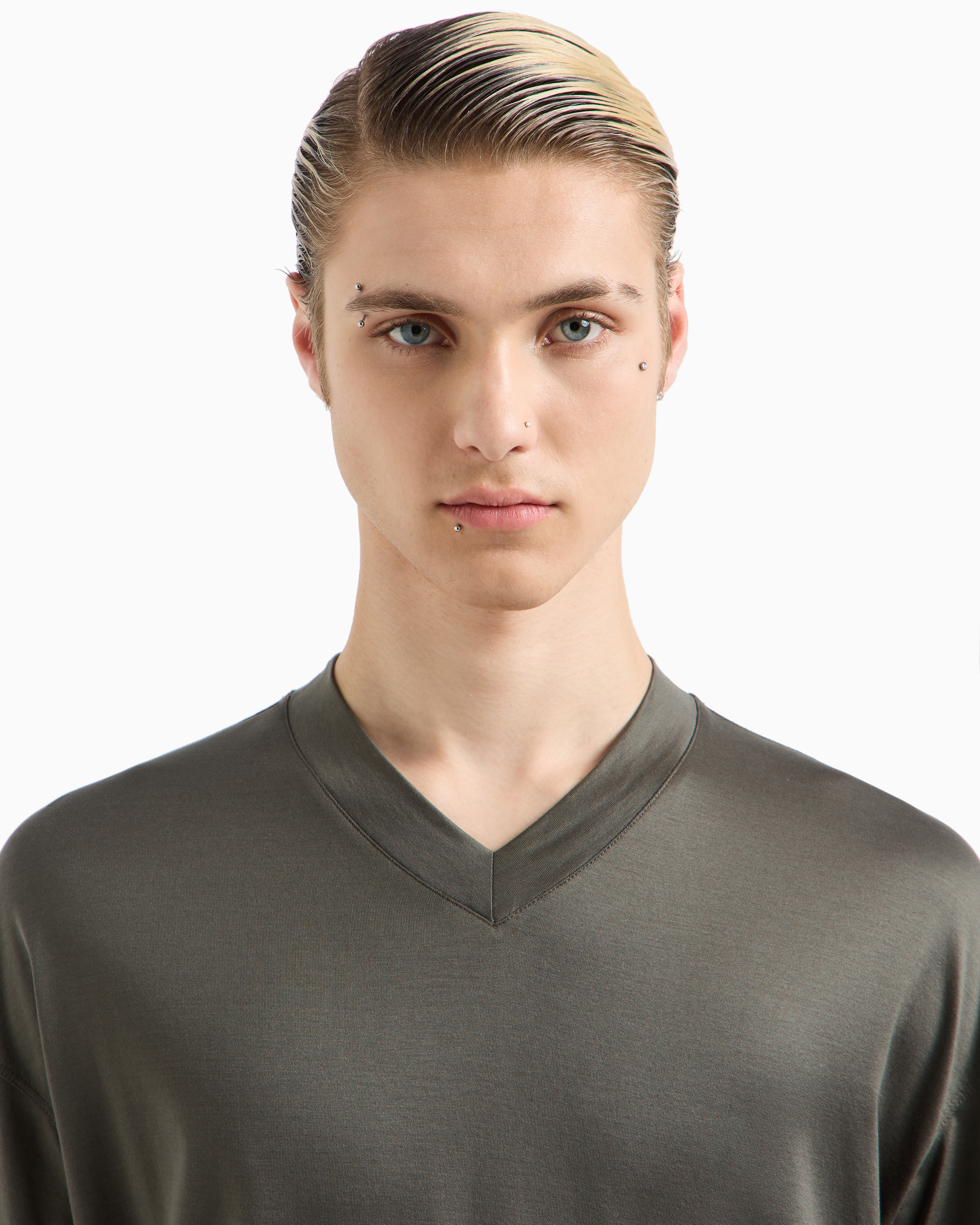 Emporio Armani Official Store Asv T-shirt Mit V-ausschnitt Aus Lyocell-mischjersey In Military-grün