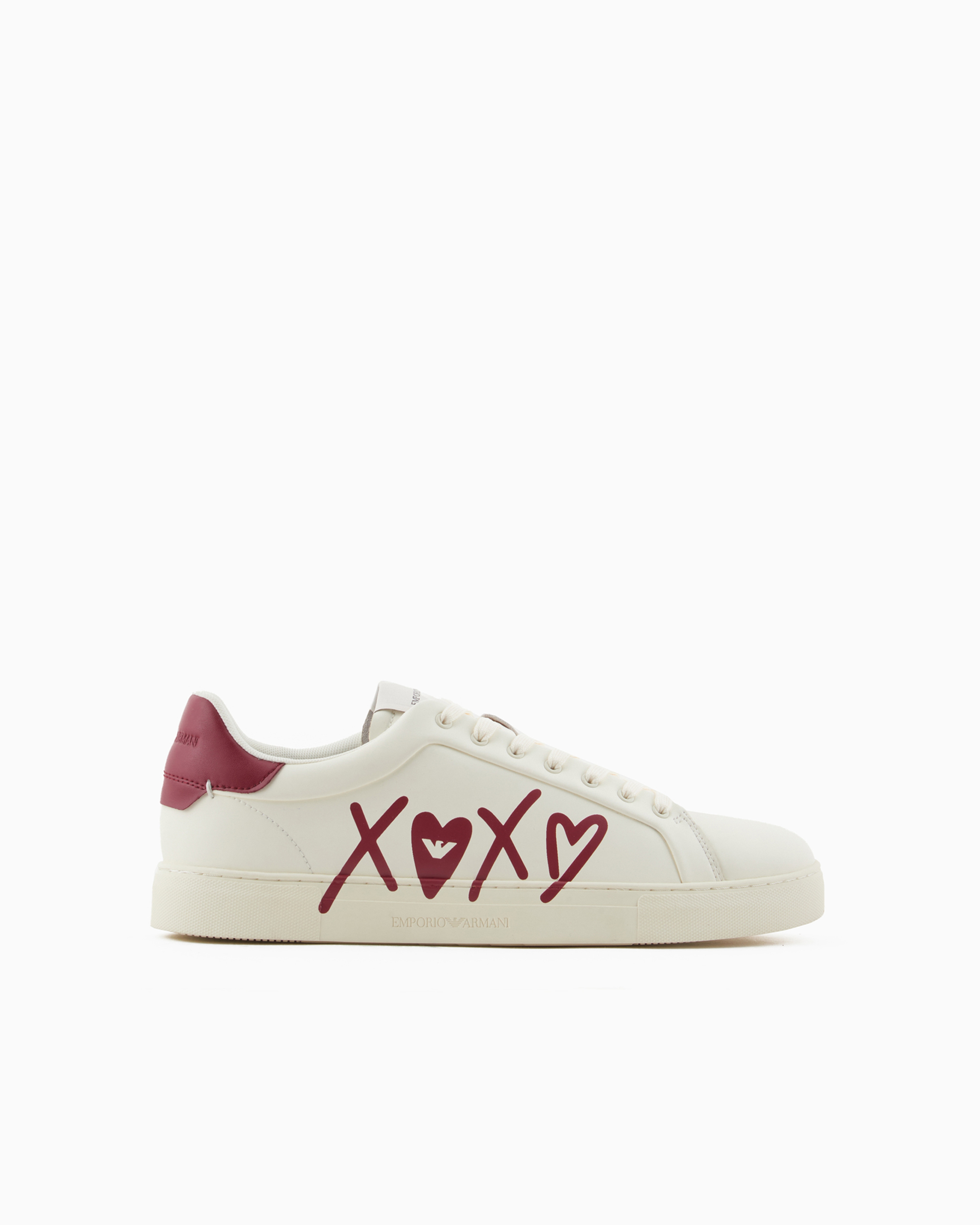 Emporio Armani Official Store Sneakers En Cuir Avec Logo Xoxo Capsule Saint-valentin In Blanc