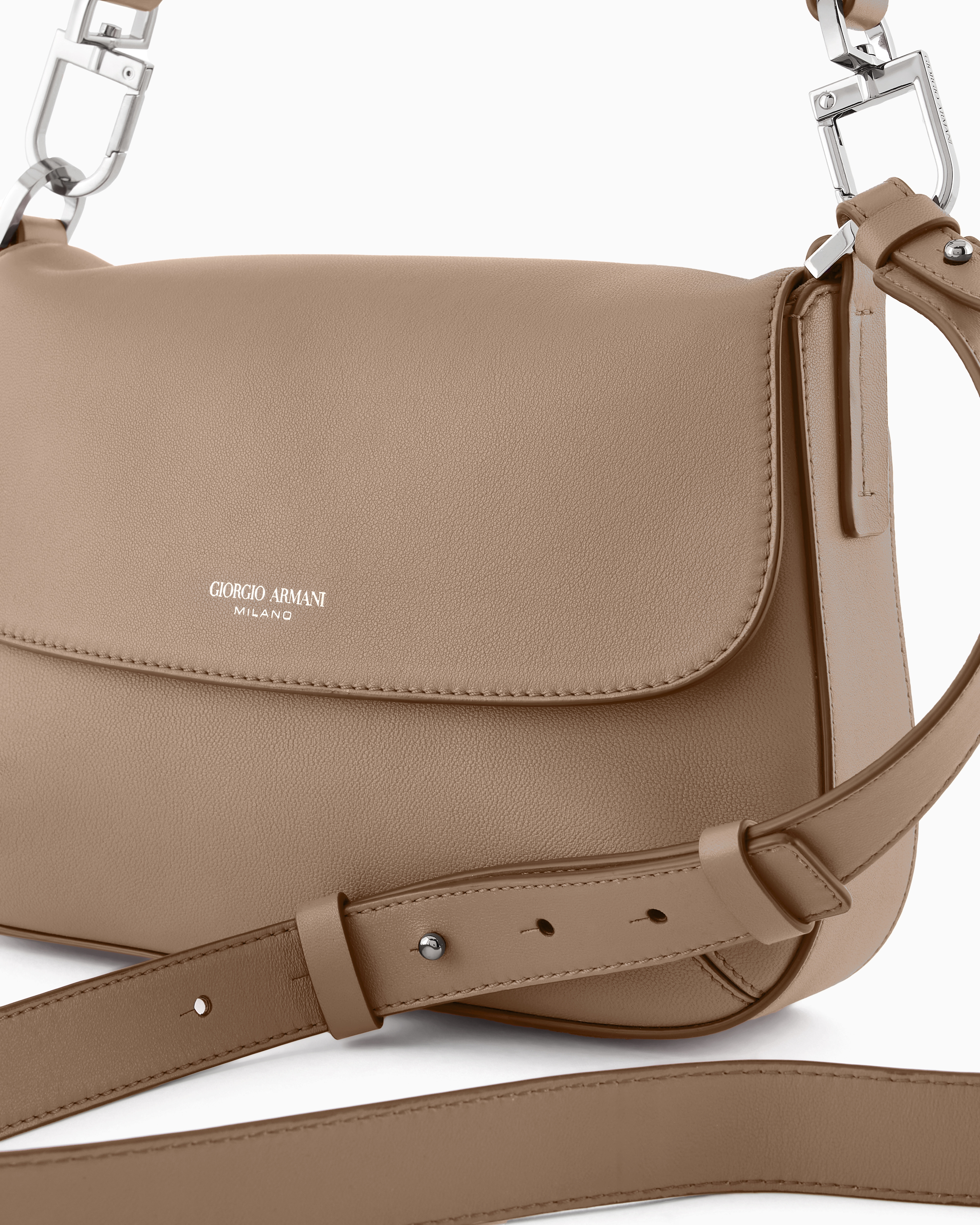 GIORGIO ARMANIベージュ ウォッシュドレザーボストンバッグ イタリア Men's Travel Bags | Giorgio Armani