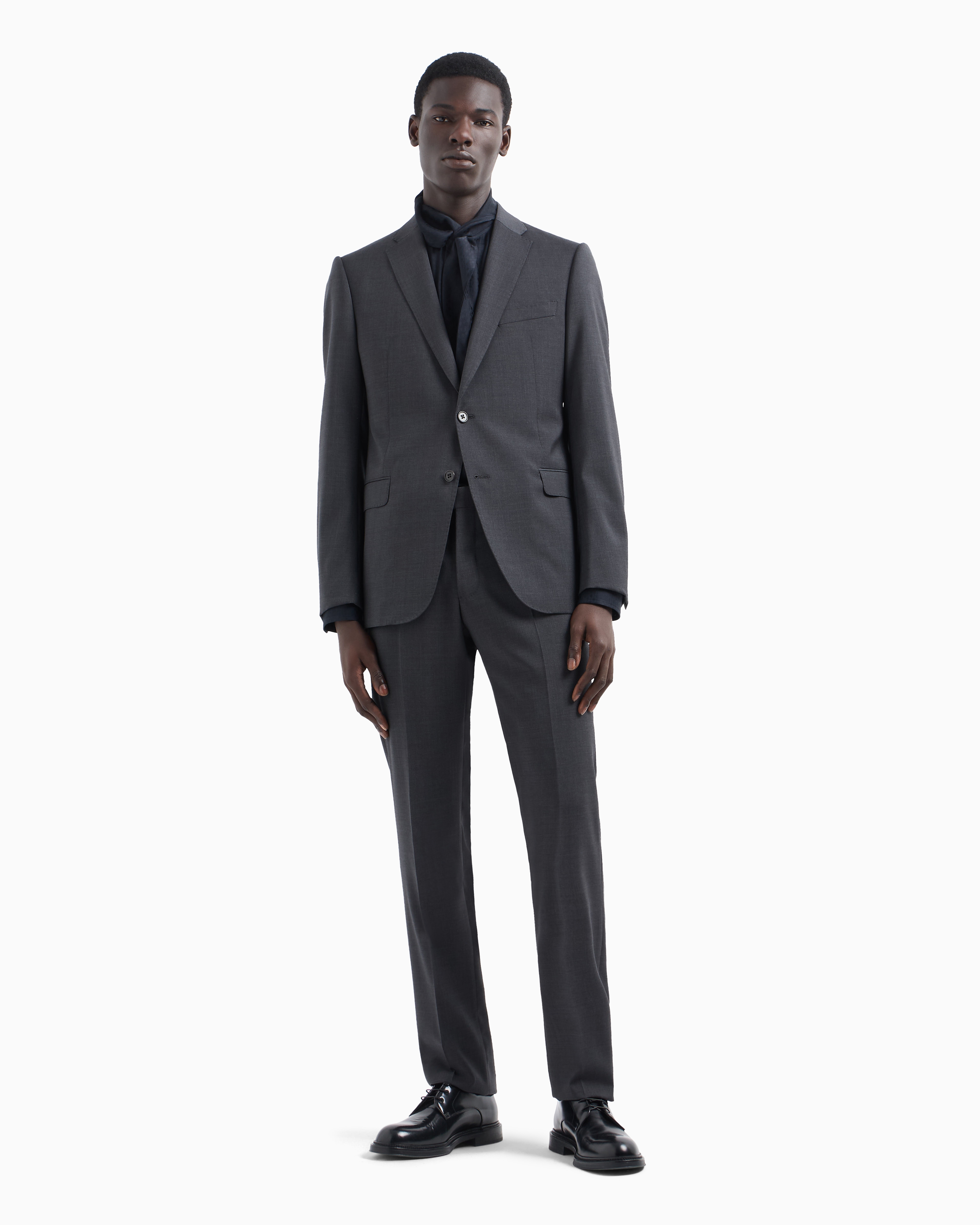 Slim-fit, single-breasted suit in natural, tropical, stretch light