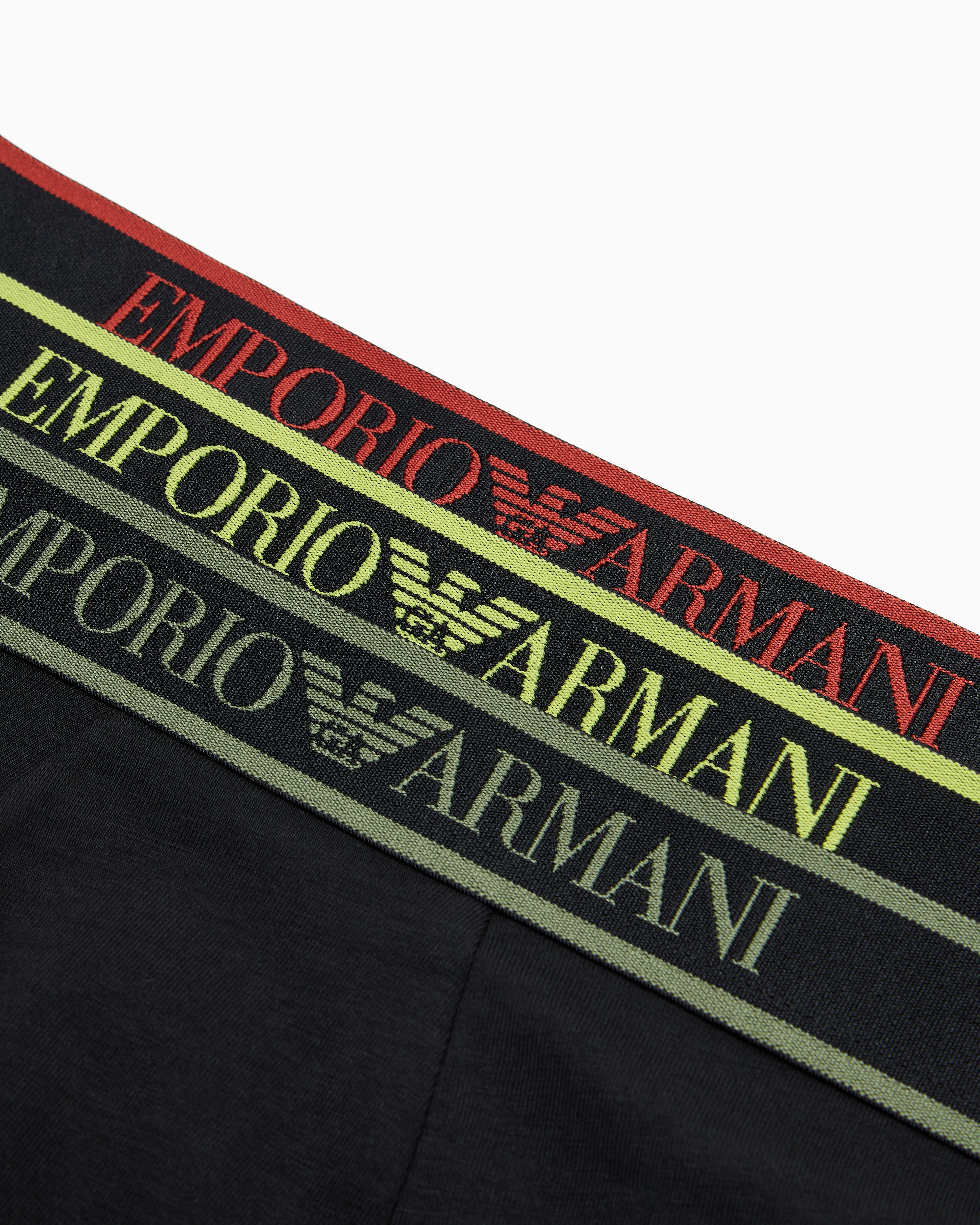 Shop Emporio Armani 3er-pack Eng Anliegende Boxershorts Mit Mittigem Logo-band In Schwarz