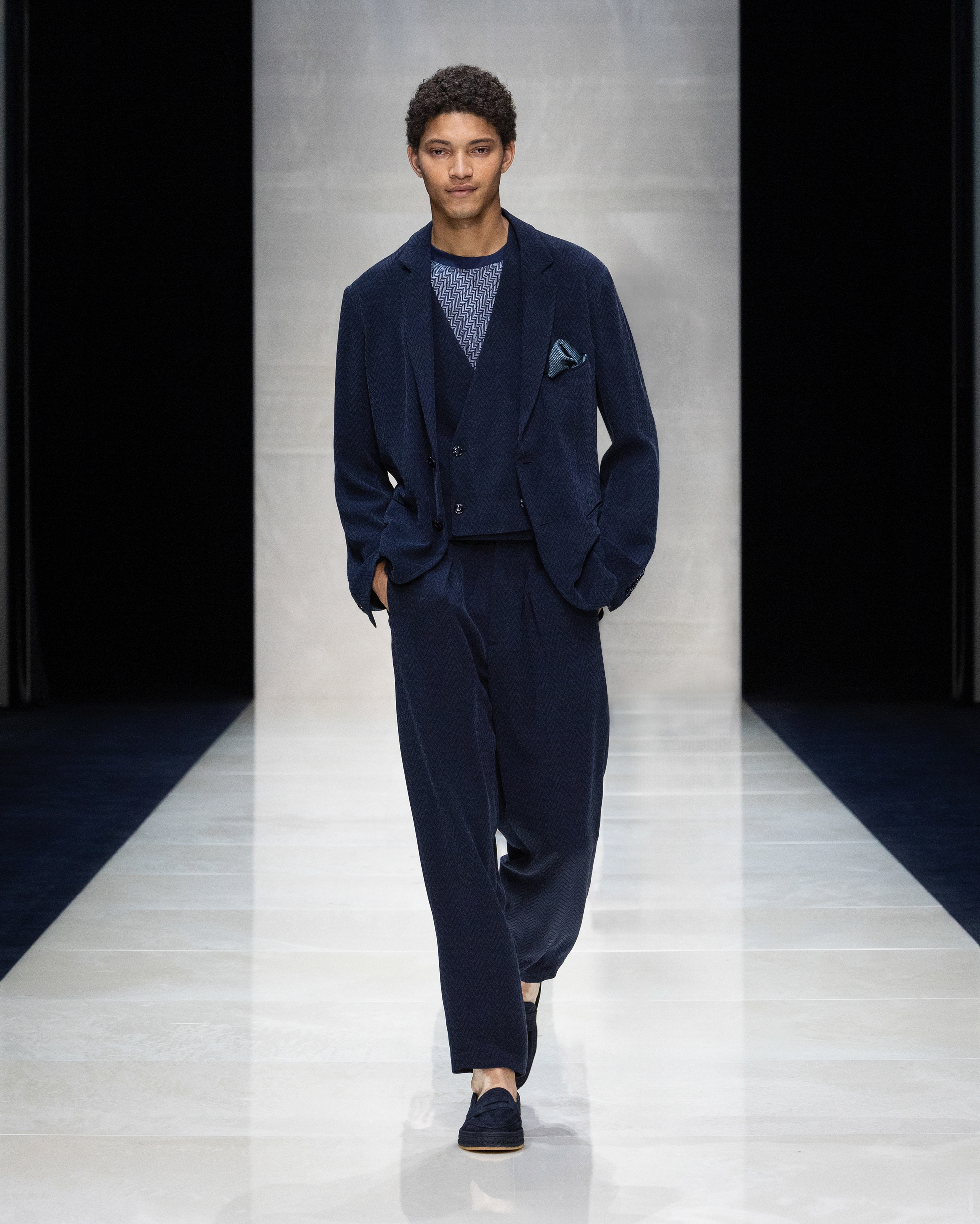 GIORGIO ARMANI Eco-viscose and cupro top ジオルジオ Single-breasted jacket in chevron cupro and viscose