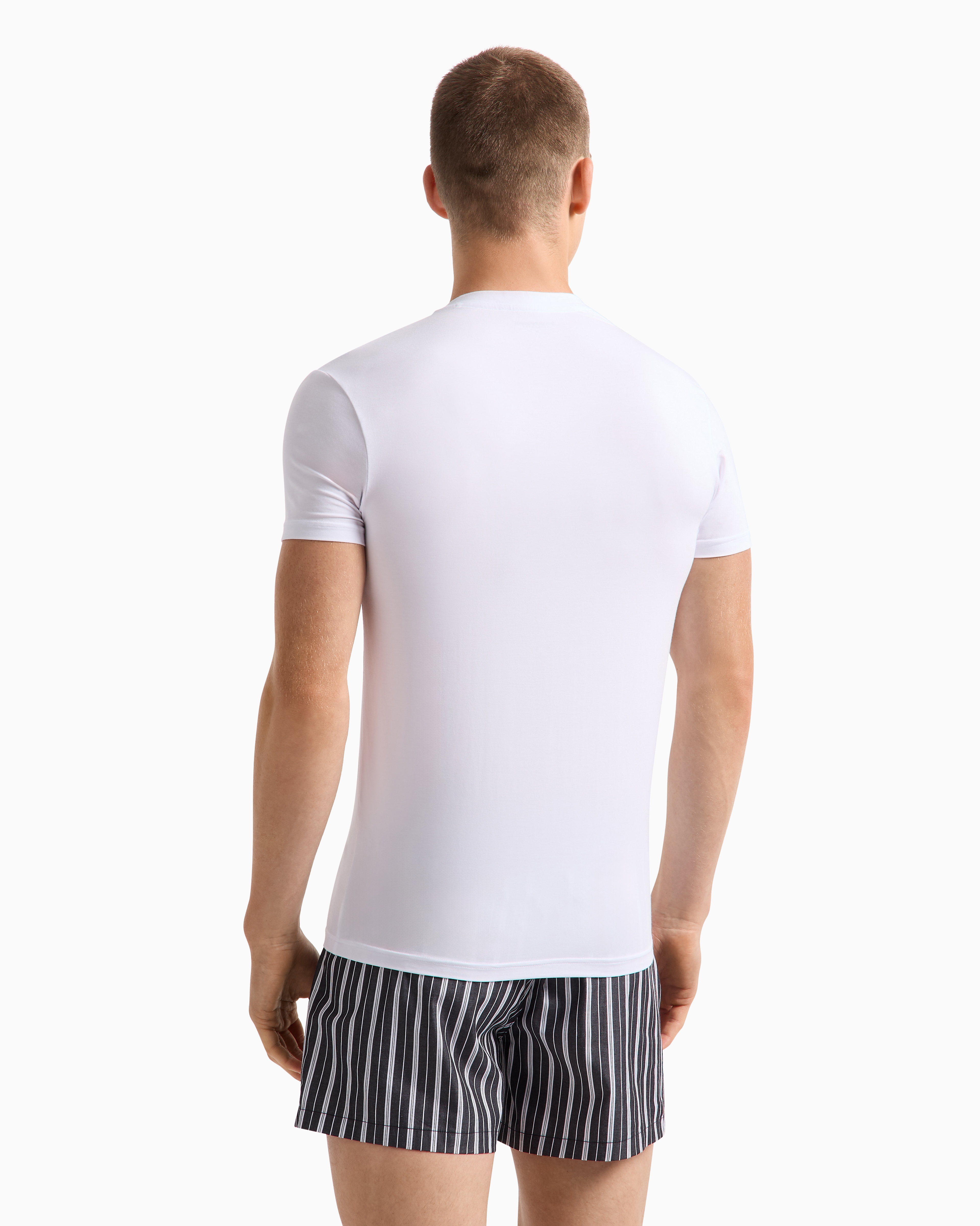 Shop Emporio Armani Loungewear T-shirt Mit V-ausschnitt In Fitted Fit Aus Weichem Modal In Weiss