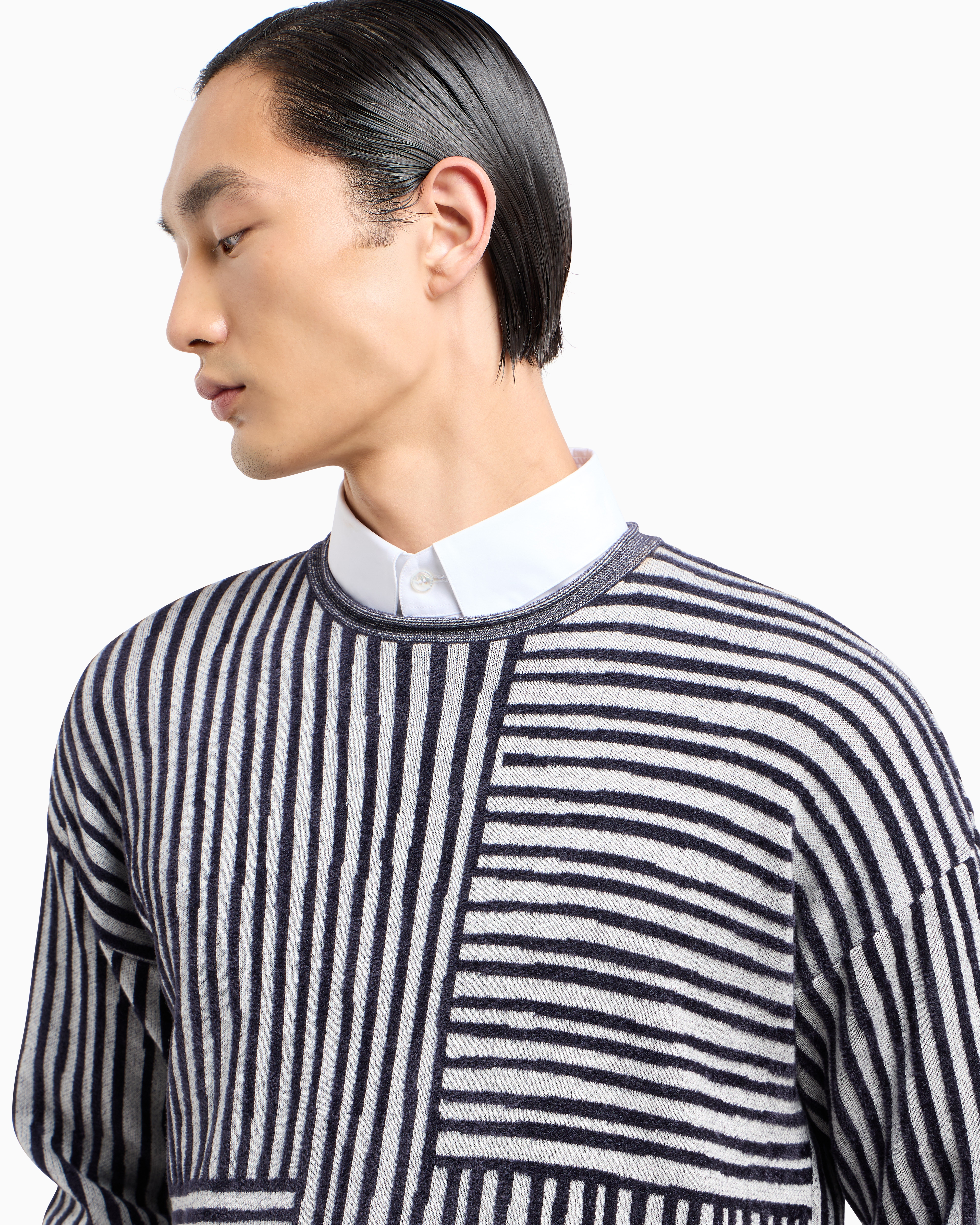 Giorgio Armani Crew-neck Jumper In A Viscose And Cotton Jacquard