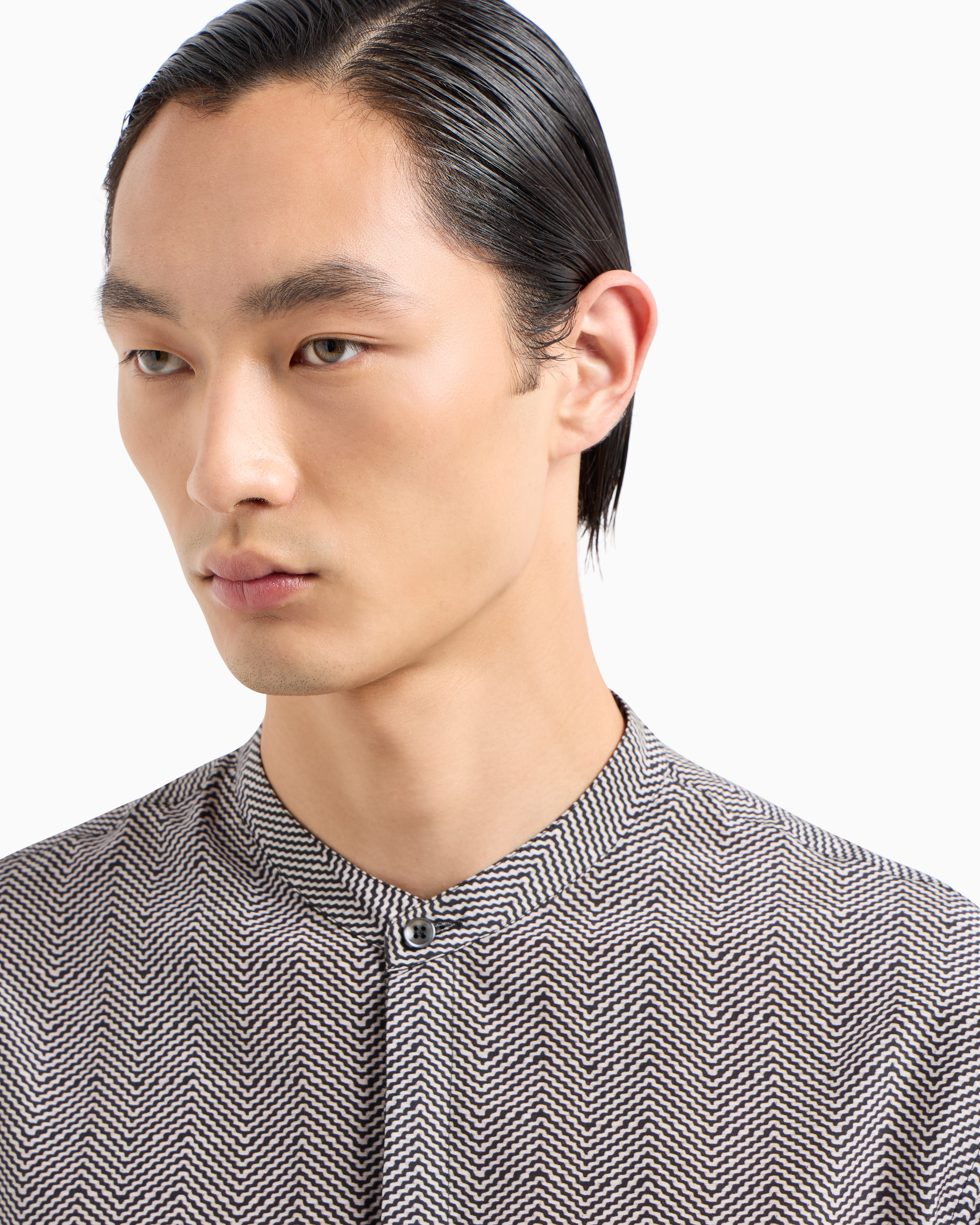 【新season】GIORGIOARMANI シルク シェブロン Tシャツ Giorgio Armani シェブロン シルクTシャツ | ブラック | FARFETCH JP