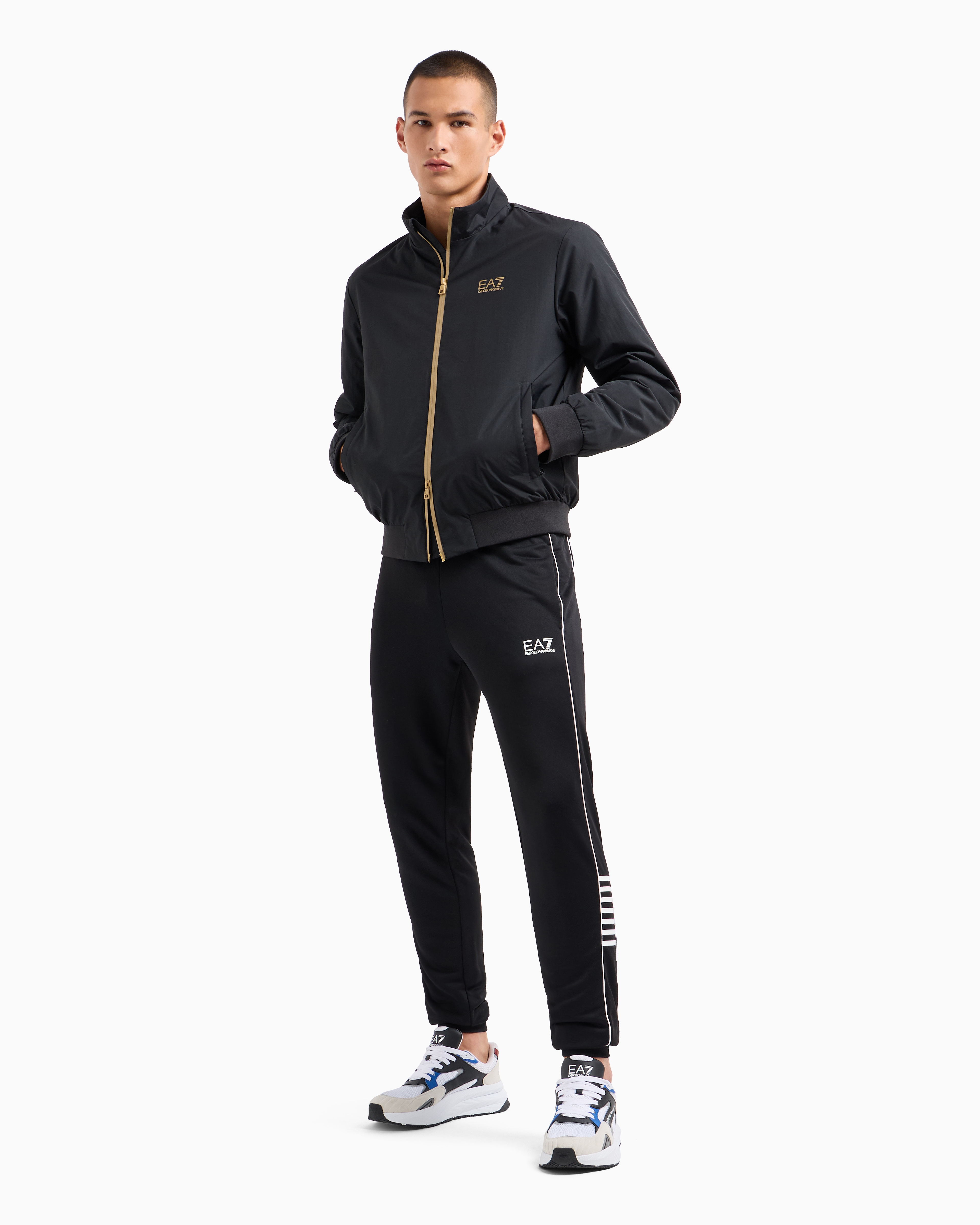 Ea7 Official Store Core Identity Bomberjacke Mit Kapuze Aus Funktionsgewebe In Schwarz