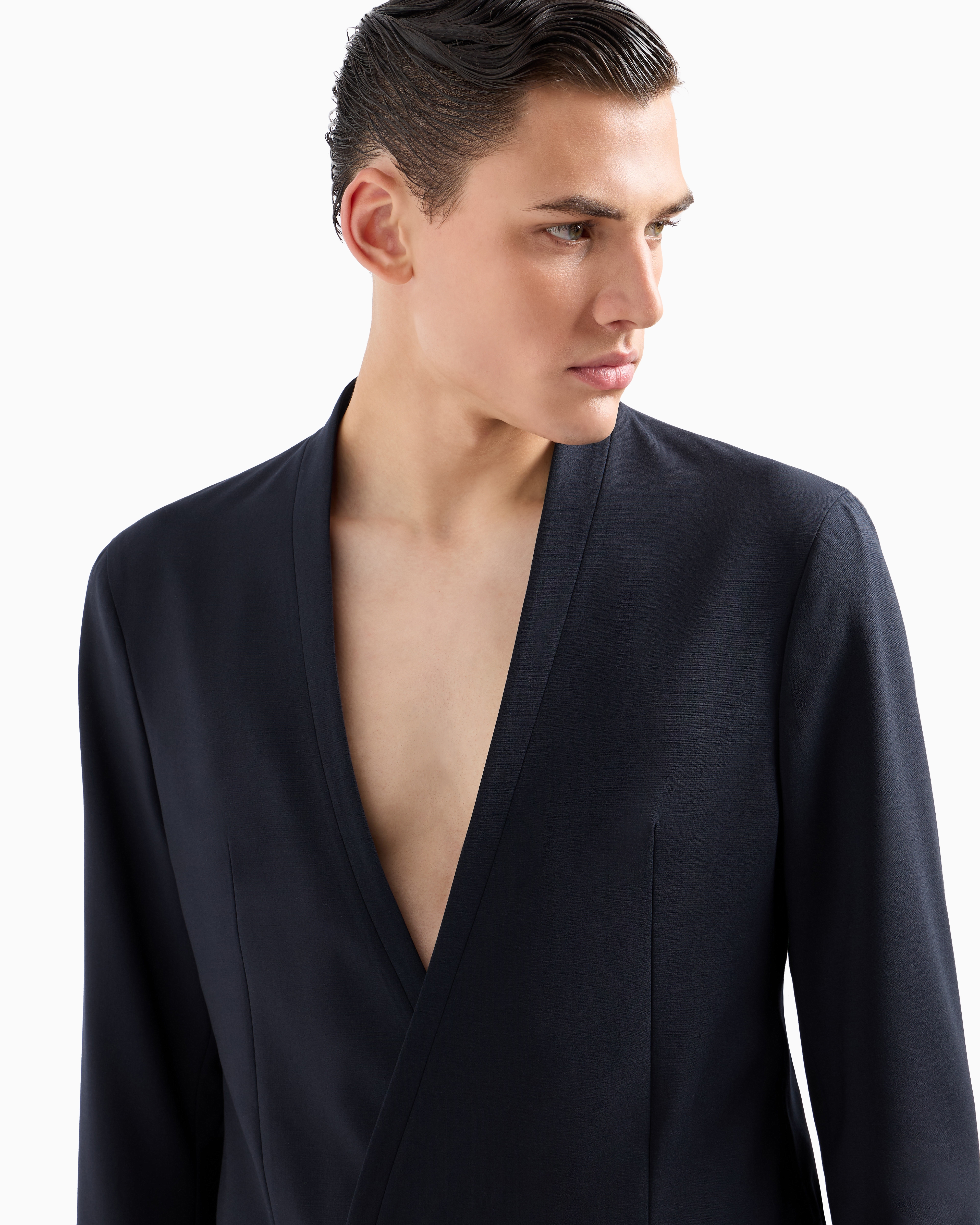 ARMANI COLLEZIONI ダブルブレストスーツ ジョルジオアルマーニ大人の男を輝かせる、ダブルブレストの貫禄