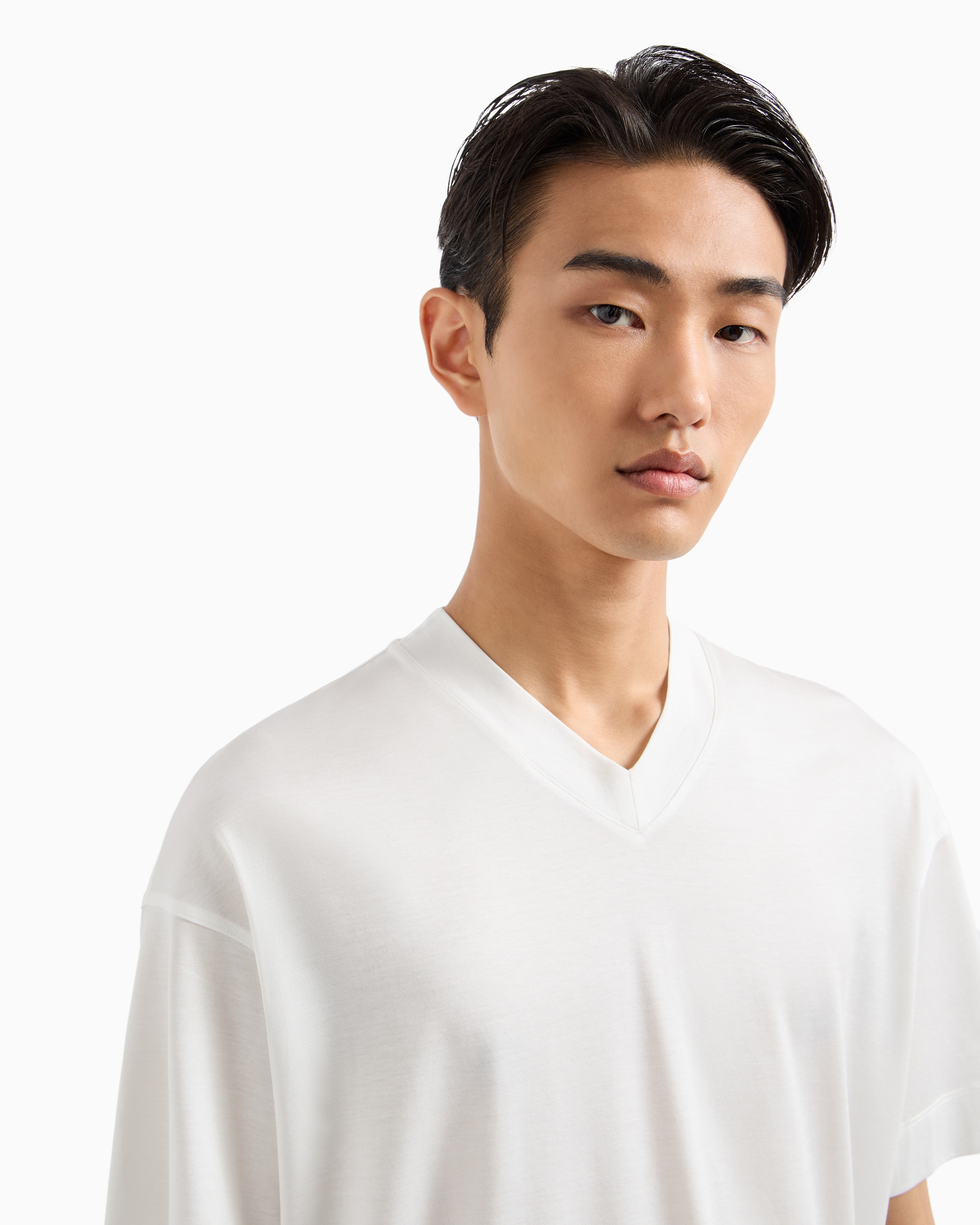 Emporio Armani Official Store Asv T-shirt Mit V-ausschnitt Aus Lyocell-mischjersey In Weiss