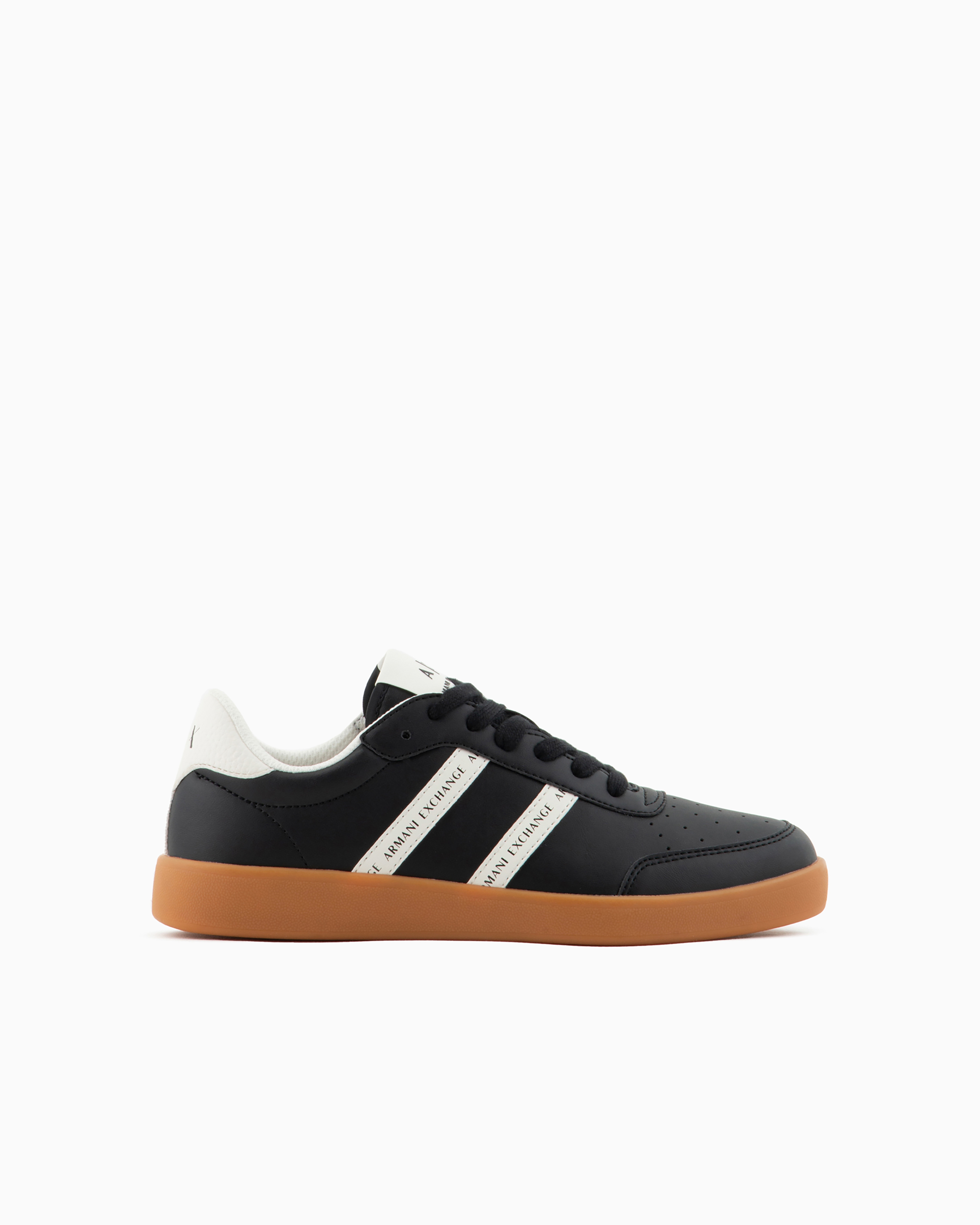 Sneakers with contrasting side bands